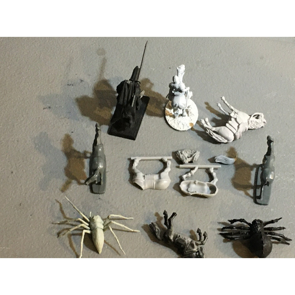 A32551 UNKNOWN MINIATURES PLASTIC ANIMAL SPIDER HORSE INCOMPLETE KNIGHT