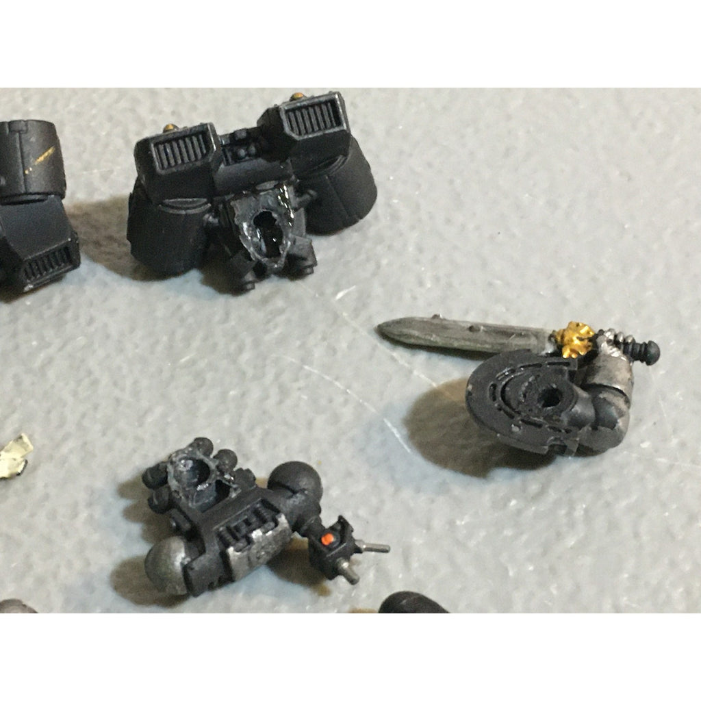 A33581 WARHAMMER 40K SPACE MARINES BITS LOT JUMP LEGS CHEST ARMS GW