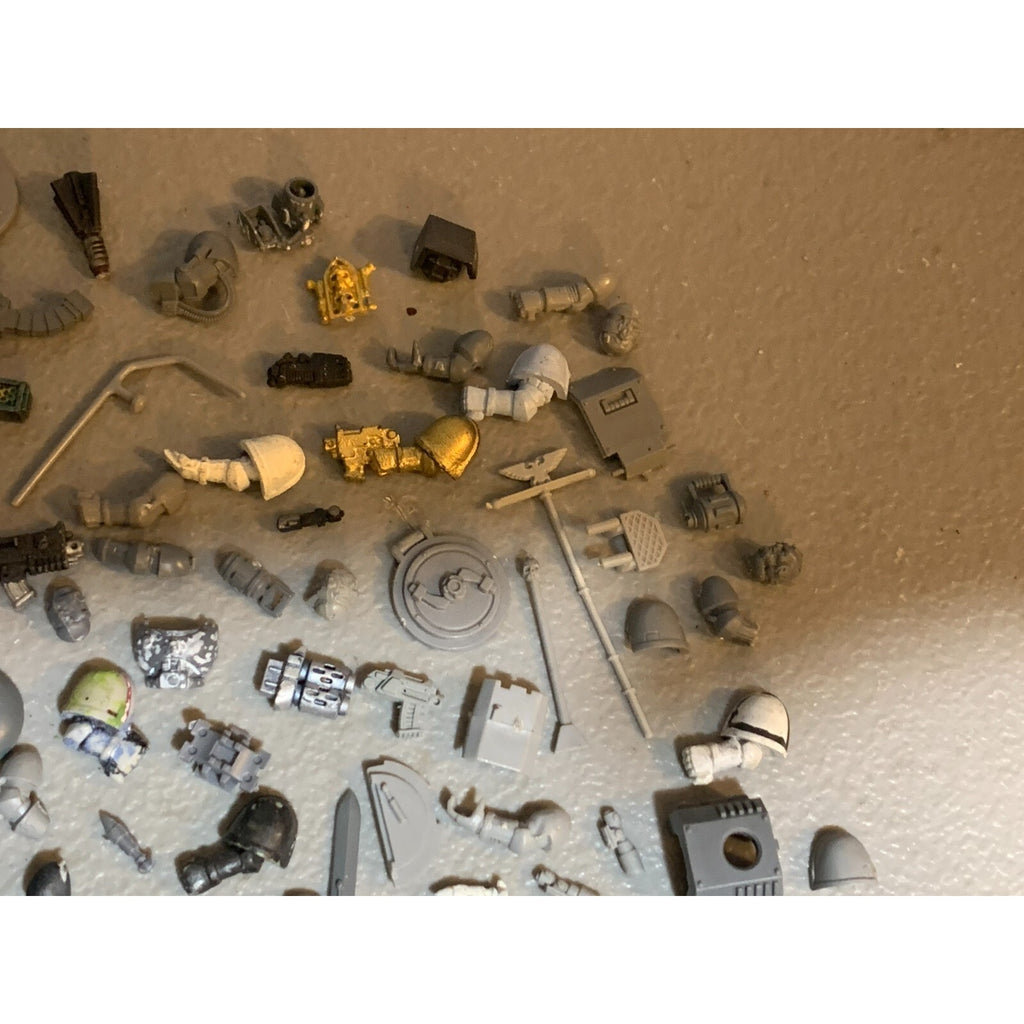 A23320 WARHAMMER 40K SPACE MARINES BITS LOT ARMS GUNS HEADS PADS GAMES WORKSHOP