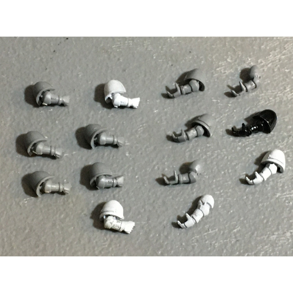 A22947 WARHAMMER 40K SPACE MARINES BITS LOT ARMS GAMES WORKSHOP GW