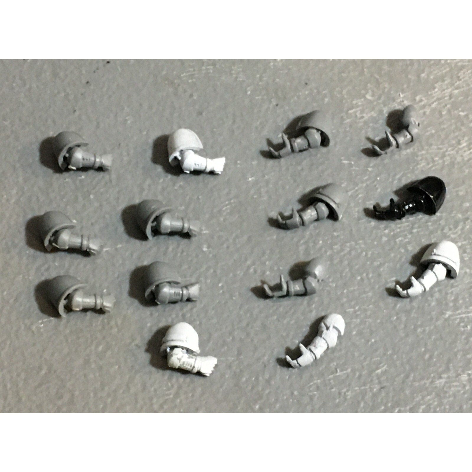 A22947 WARHAMMER 40K SPACE MARINES BITS LOT ARMS GAMES WORKSHOP GW