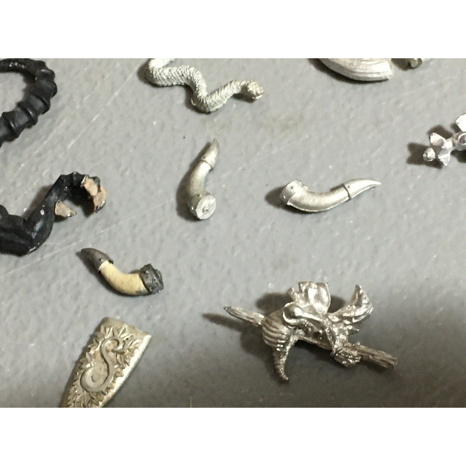 A22409 WARHAMMER FANTASY MIXED METAL BITS LOT HORNS WINGS GAMES WORKSHOP GW