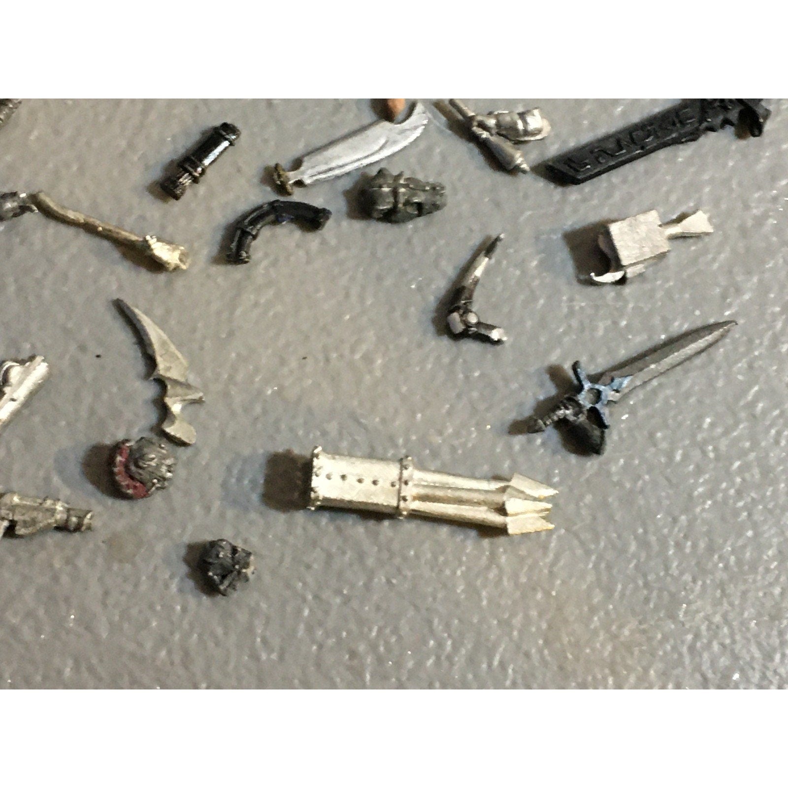 A32555 UNKNOWN MINIATURES ALL METAL BITS LOT FANTASY SCI-FI MIXED