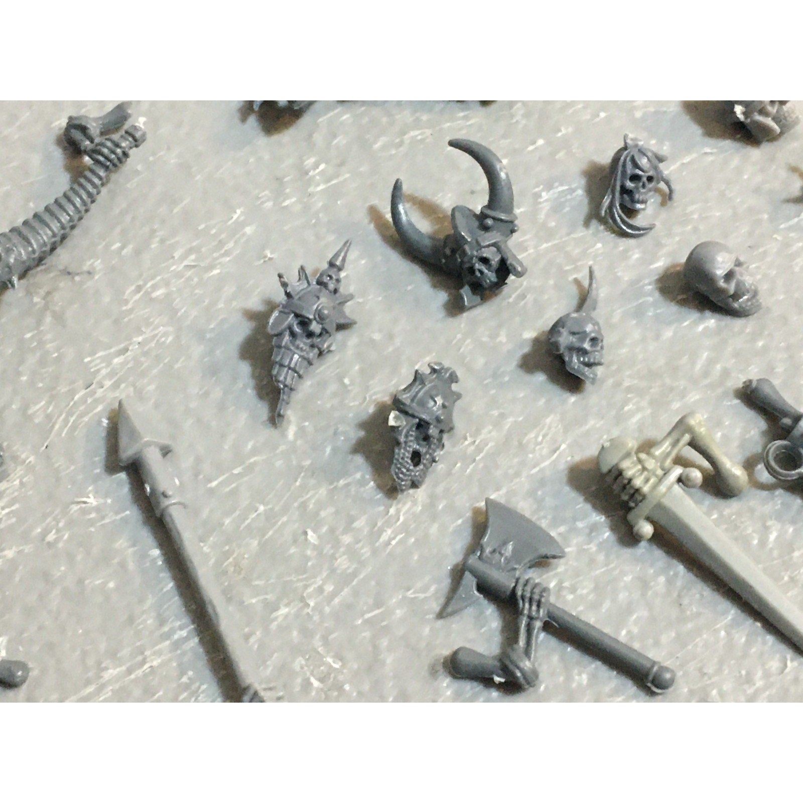 A28766 WARHAMMER FANTASY OLD WORLD VAMPIRE COUNTS BITS LOT SKELETON HEADS ARMS