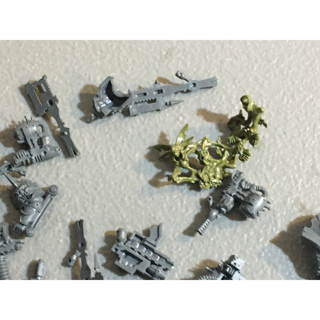 A31470 WARHAMMER 40K CHAOS DEATH GUARD NURGLE PLAGUE MARINES BITS LOT GW
