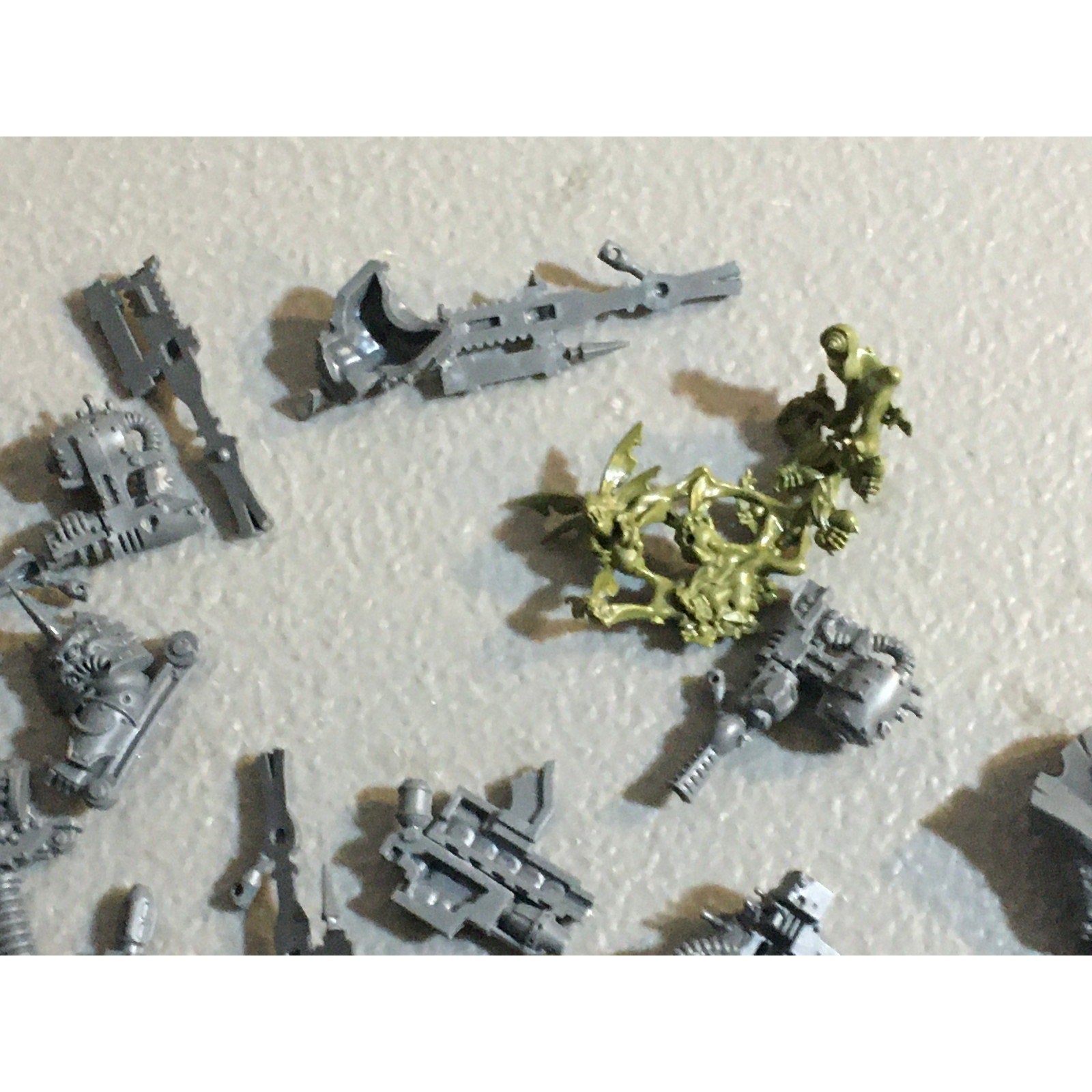 A31470 WARHAMMER 40K CHAOS DEATH GUARD NURGLE PLAGUE MARINES BITS LOT GW