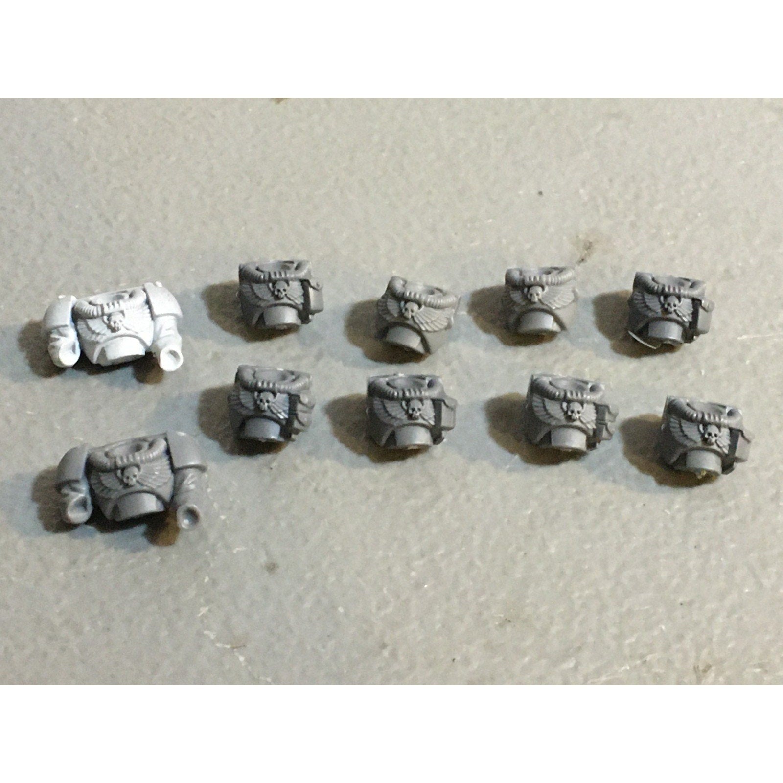 A33845 WARHAMMER 40K SPACE MARINES BITS LOT SCOUTS TORSO CHEST GW