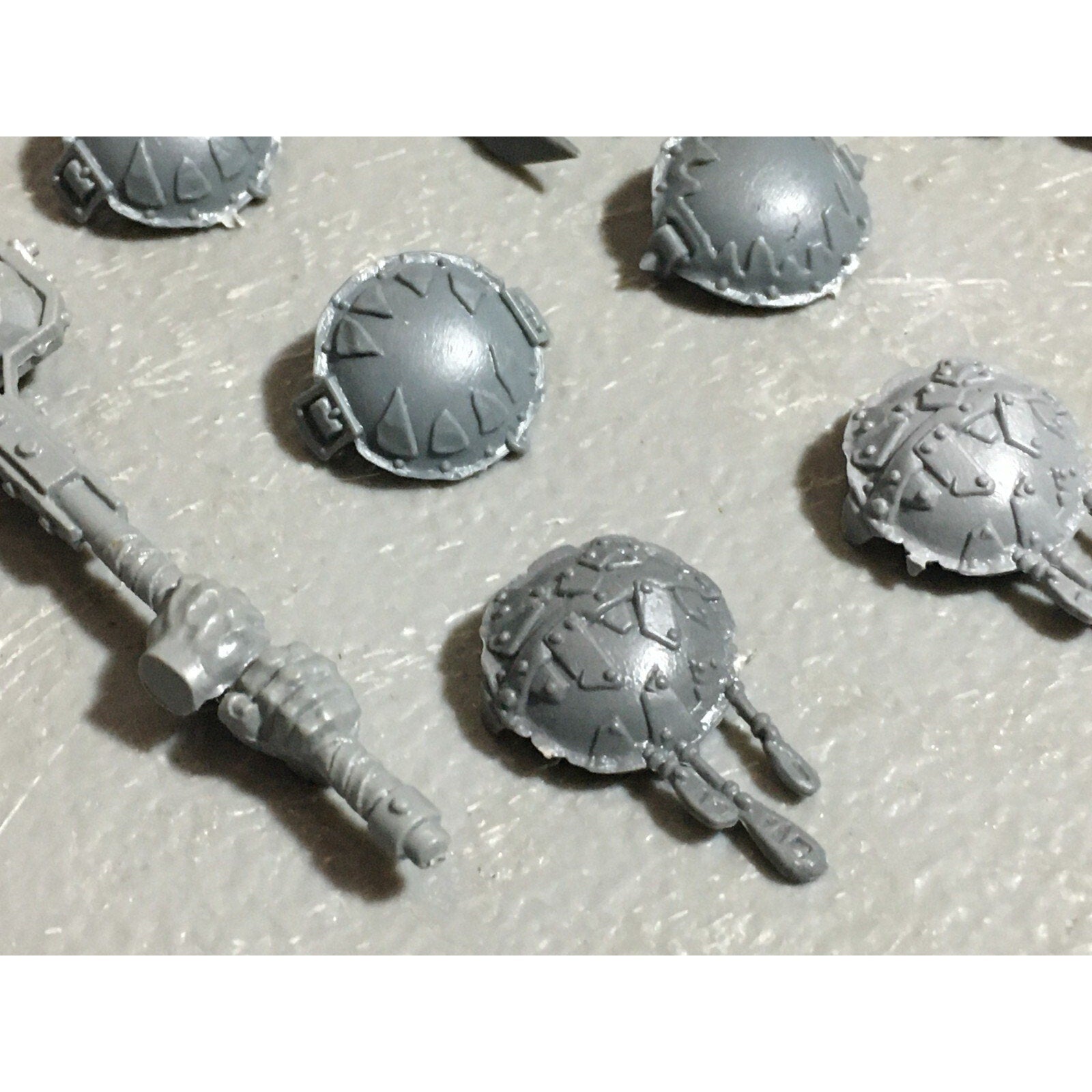A22584 WARHAMMER FANTASY OGRE KINGDOMS BITS LOT HANDS PLATES GAMES WORKSHOP GW