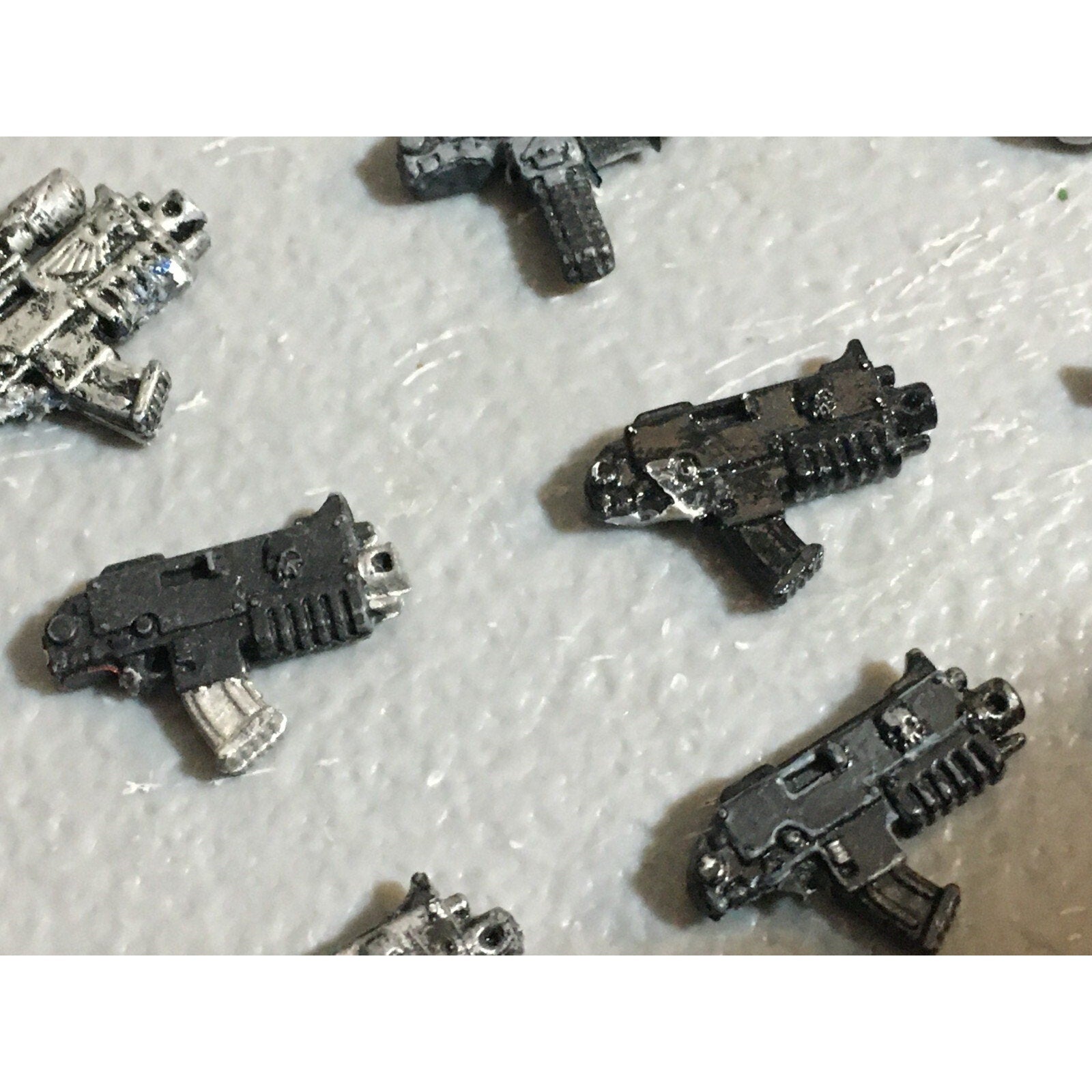 A22968 WARHAMMER 40K SPACE MARINES BITS LOT ARMS BOLTERS GAMES WORKSHOP GW