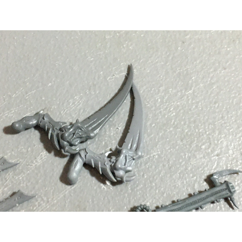 A22316 WARHAMMER 40K TYRANIDS BITS LOT MIXED GAMES WORKSHOP GW