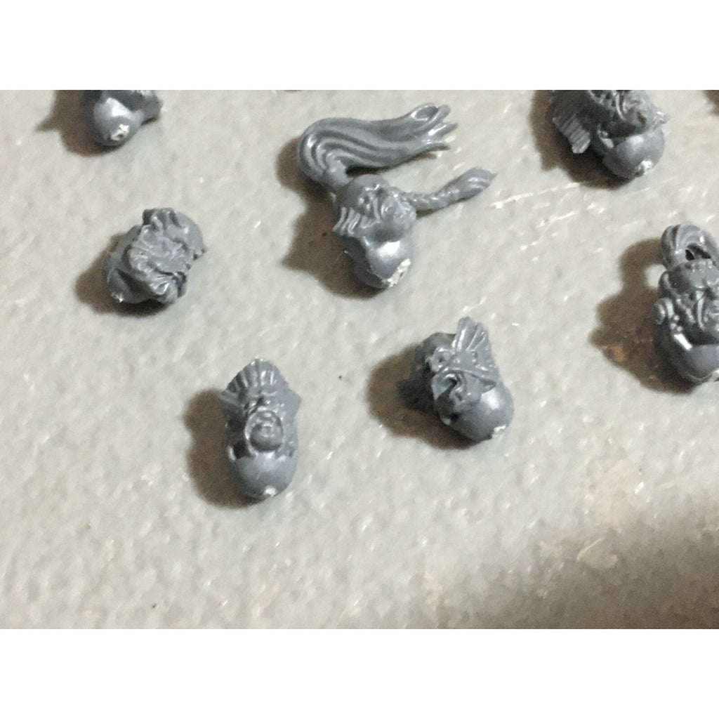 A22545 WARHAMMER 40K SPACE MARINES WOLVES BITS LOT HEADS GAMES WORKSHOP GW