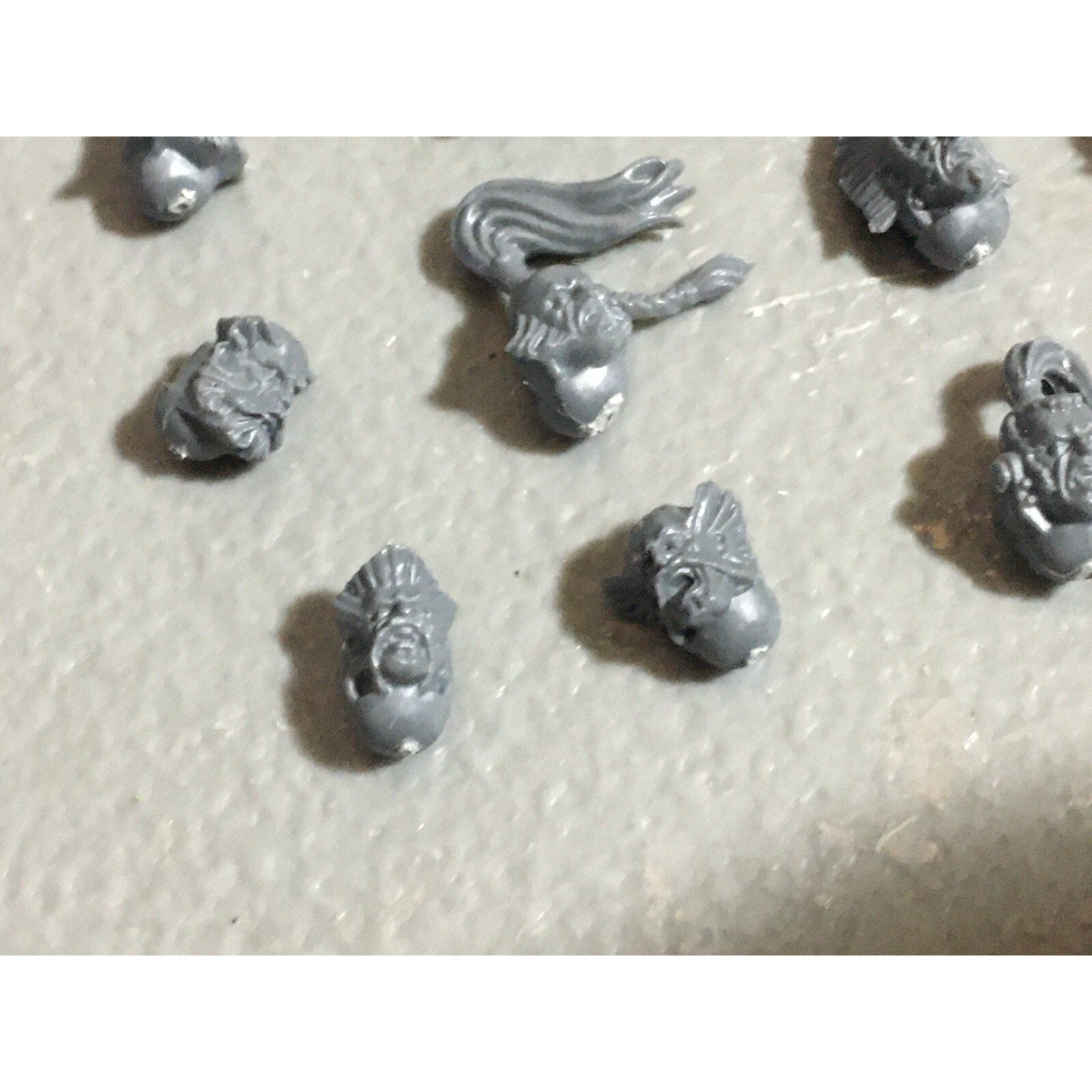 A22545 WARHAMMER 40K SPACE MARINES WOLVES BITS LOT HEADS GAMES WORKSHOP GW
