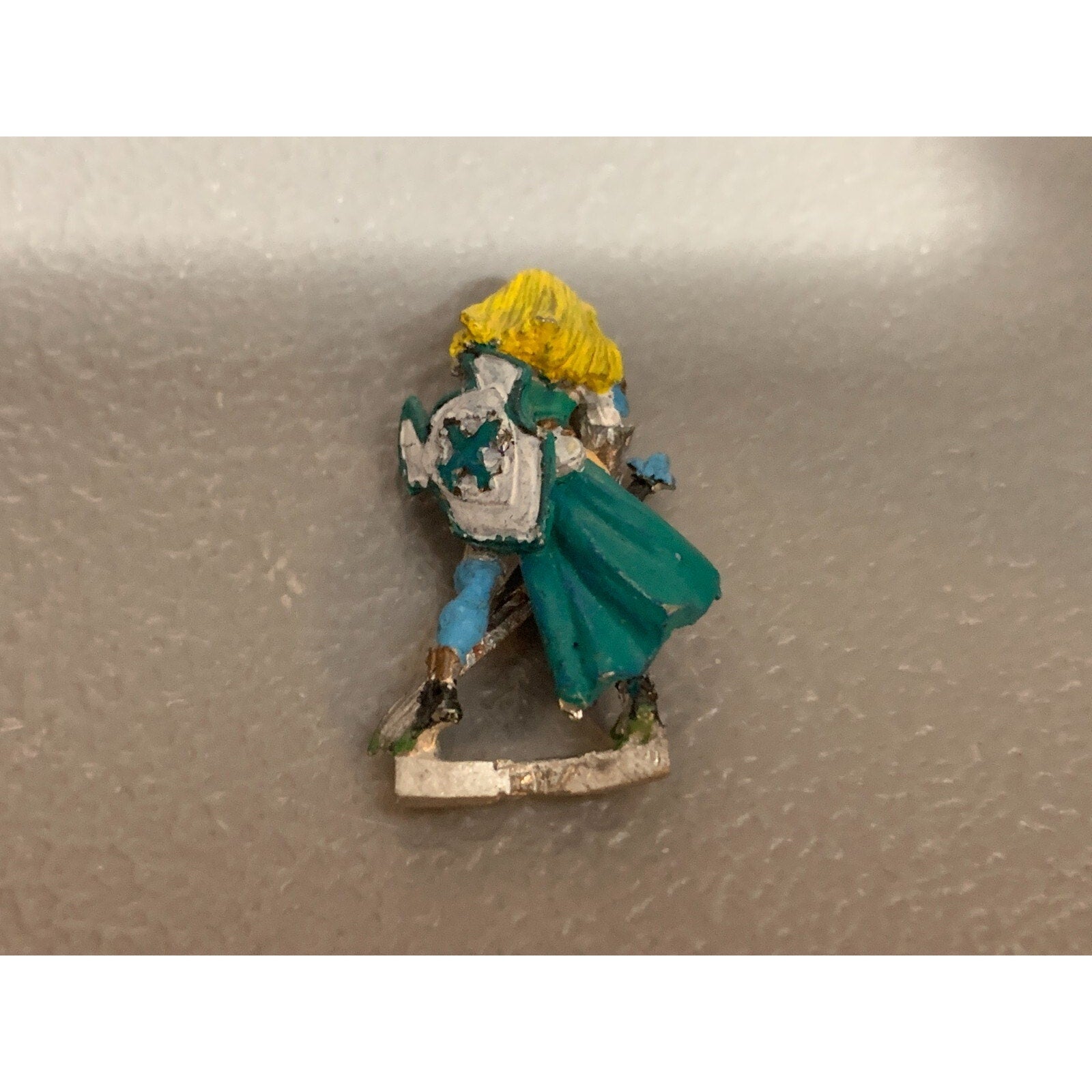 A10260 UNKNOWN OOP METAL MINIATURE PAINTED FANTASY FEMALE SWORD SHIELD