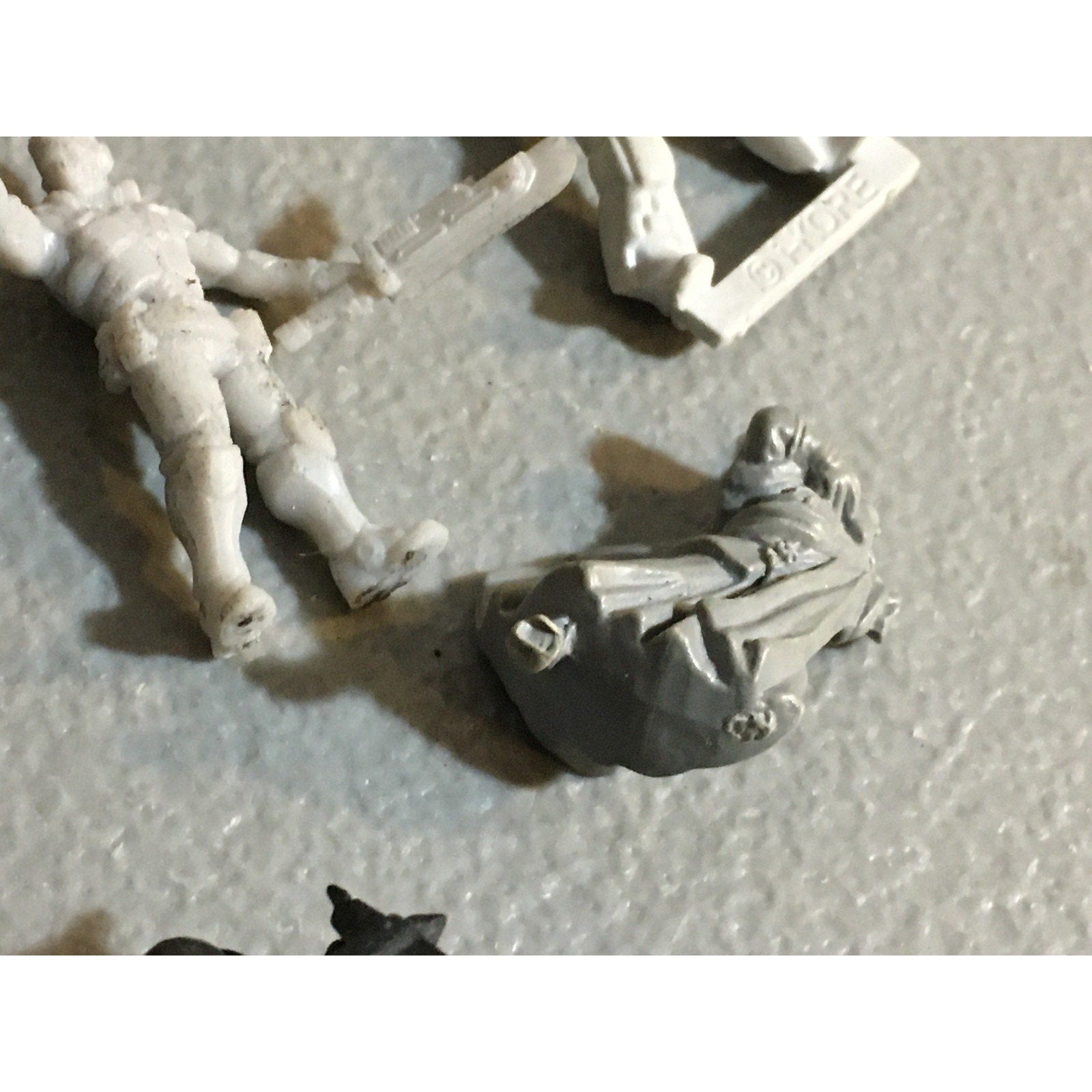 A32533 UNKNOWN MINIATURES PLASTIC INCOMPLETE WARRIOR SOLDIER