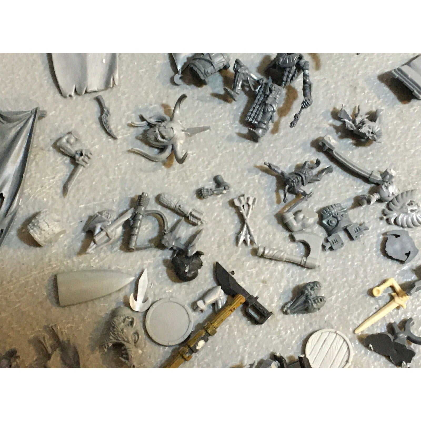 A29616 WARHAMMER FANTASY AOS MIXED BITS LOT BANNER SHIELD CLOAK GW