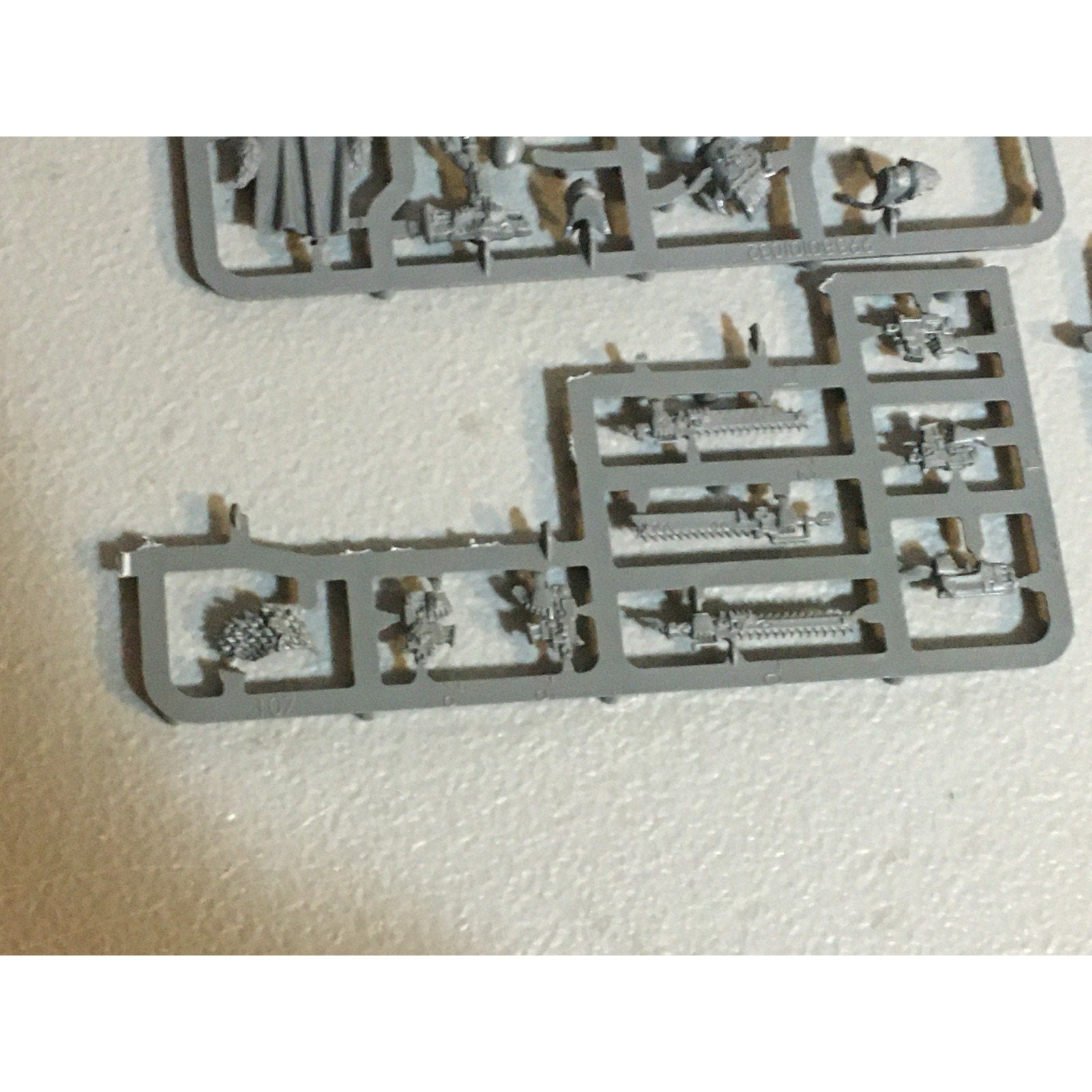 A33676 WARHAMMER 40K SPACE MARINES WOLVES BITS ON SPRUE LOT FIRSTBORN GW