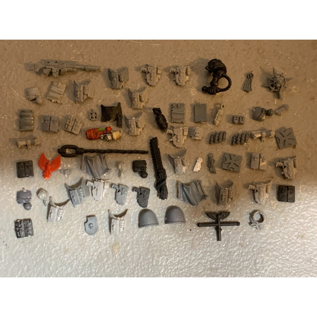 A23328 WARHAMMER 40K SPACE MARINES BITS LOT GUN HOLSTERS HIP ACCESSORIES GW