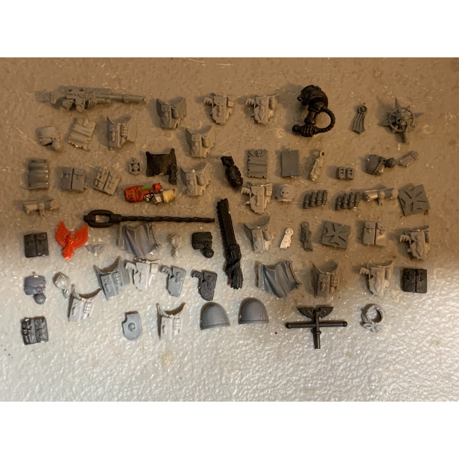 A23328 WARHAMMER 40K SPACE MARINES BITS LOT GUN HOLSTERS HIP ACCESSORIES GW