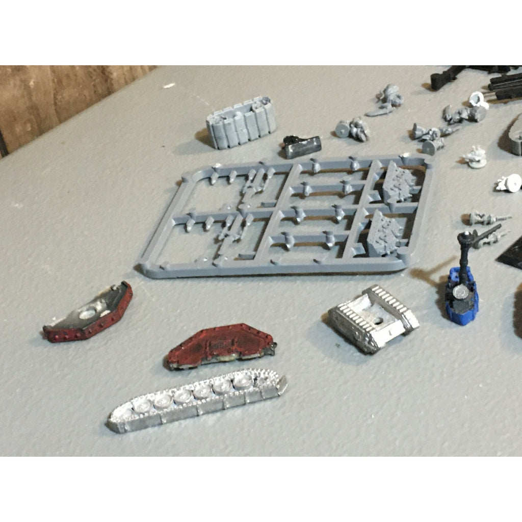 A23527 EPIC 40K BITS LOT INCOMPLETE SOME METAL WARMASTER W MOVEMENT STICKS