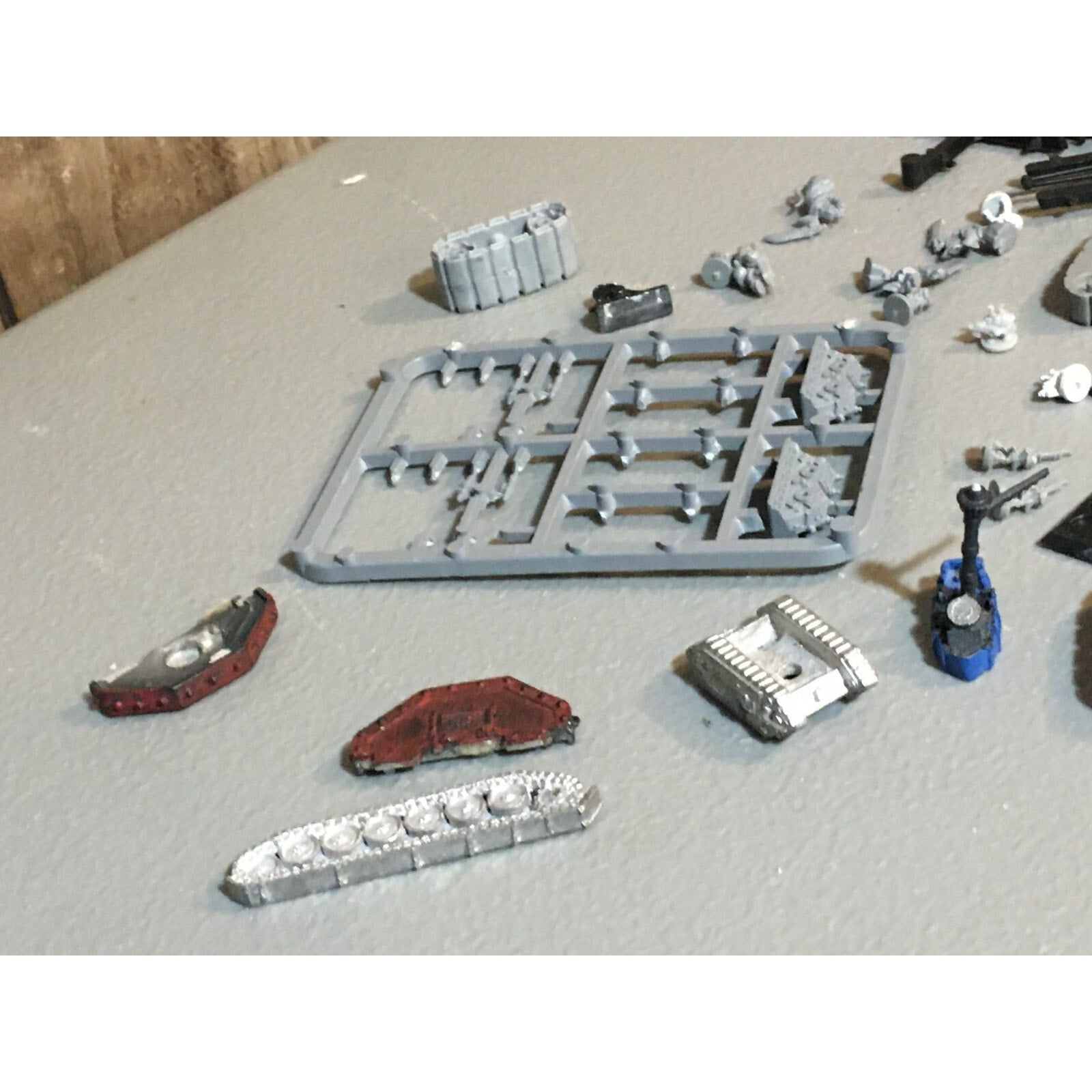 A23527 EPIC 40K BITS LOT INCOMPLETE SOME METAL WARMASTER W MOVEMENT STICKS