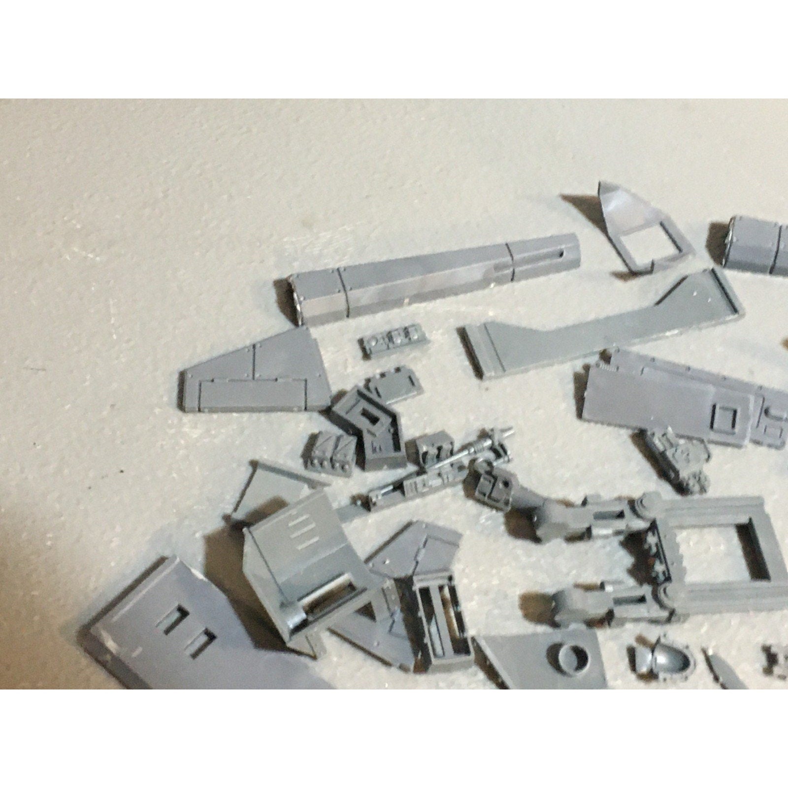 A24530 WARHAMMER 40K SPACE MARINES BITS LOT TANK ARMS OATHS GW