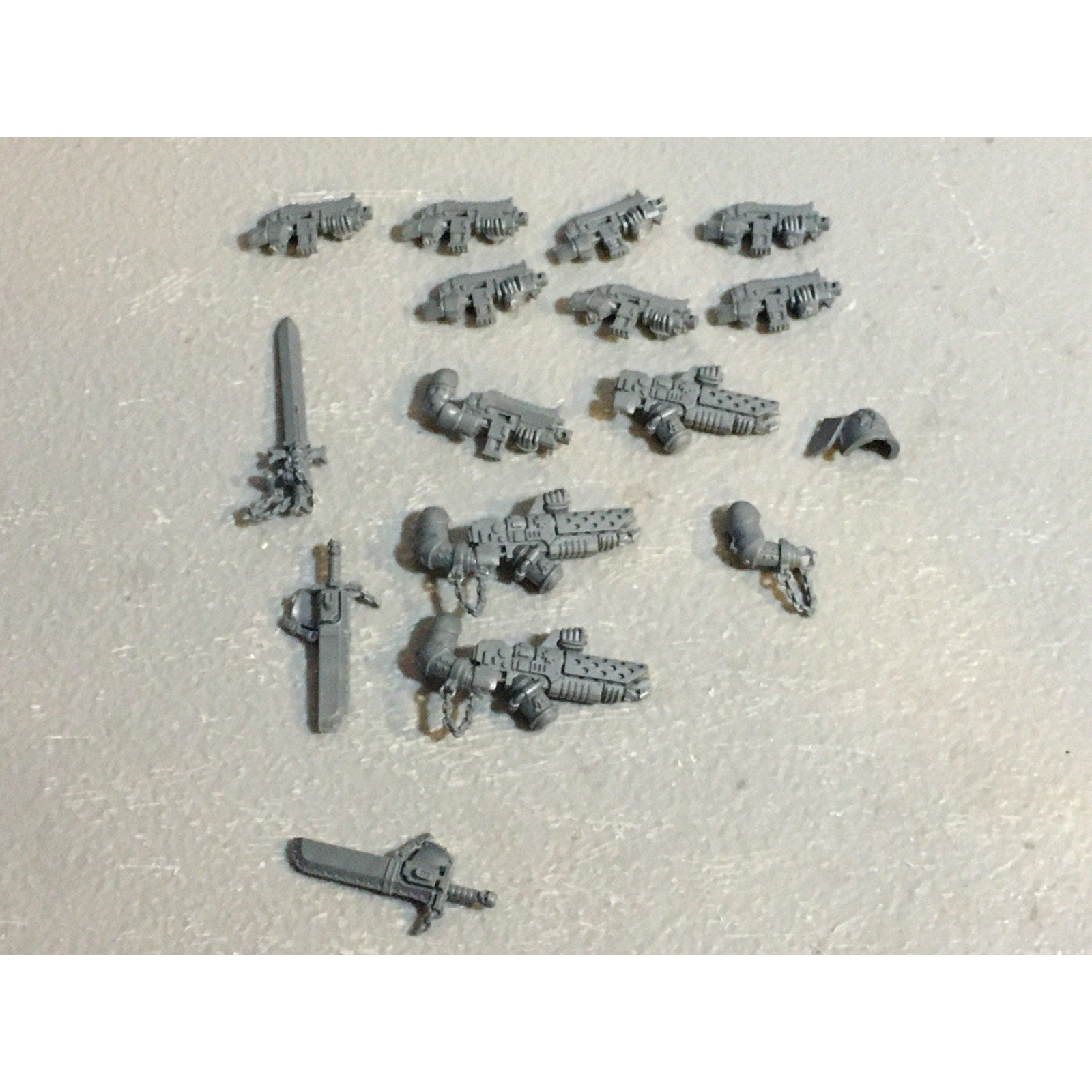 A29481 WARHAMMER 40K SPACE MARINES BLACK TEMPLARS BITS LOT BOLTER SWORD ARM GW