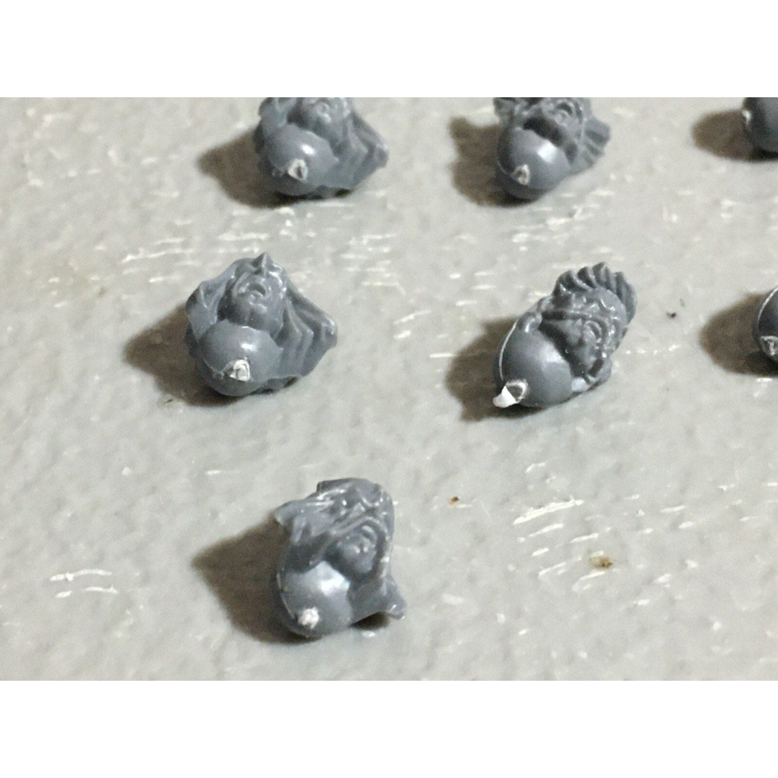A22553 WARHAMMER 40K SPACE MARINES WOLVES BITS LOT HEADS SCOUT BROTHER GW