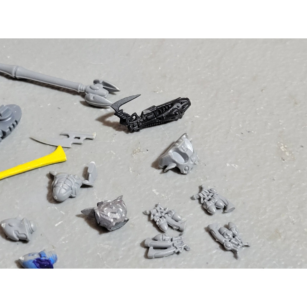 A18981 WARHAMMER 40K ELDAR CRAFTWORLDS BITS LOT HEADS ACCESSORIES INC