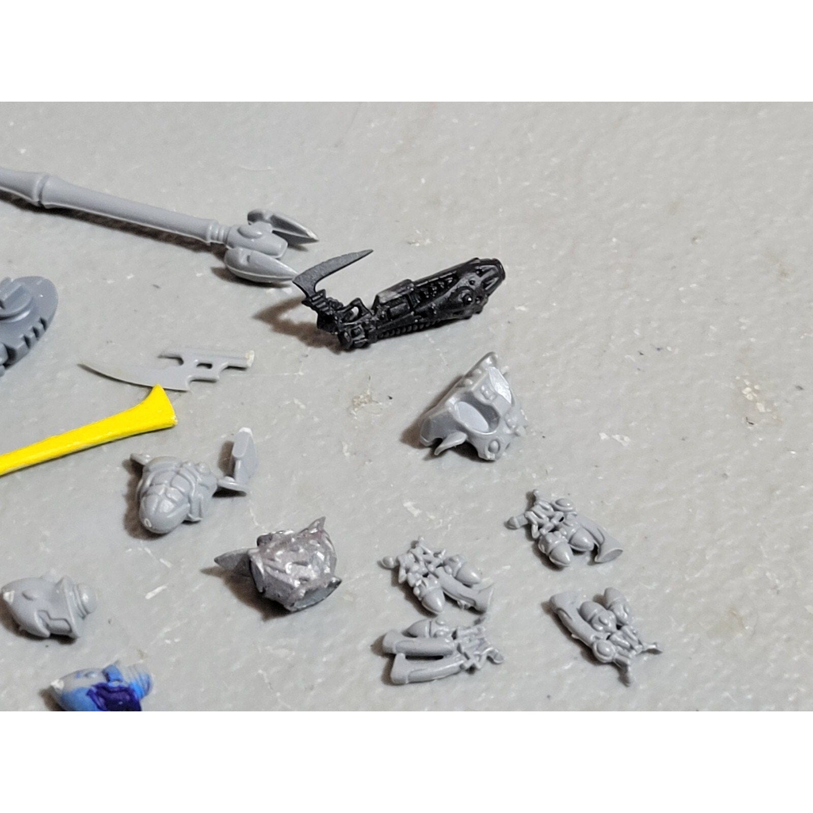 A18981 WARHAMMER 40K ELDAR CRAFTWORLDS BITS LOT HEADS ACCESSORIES INC