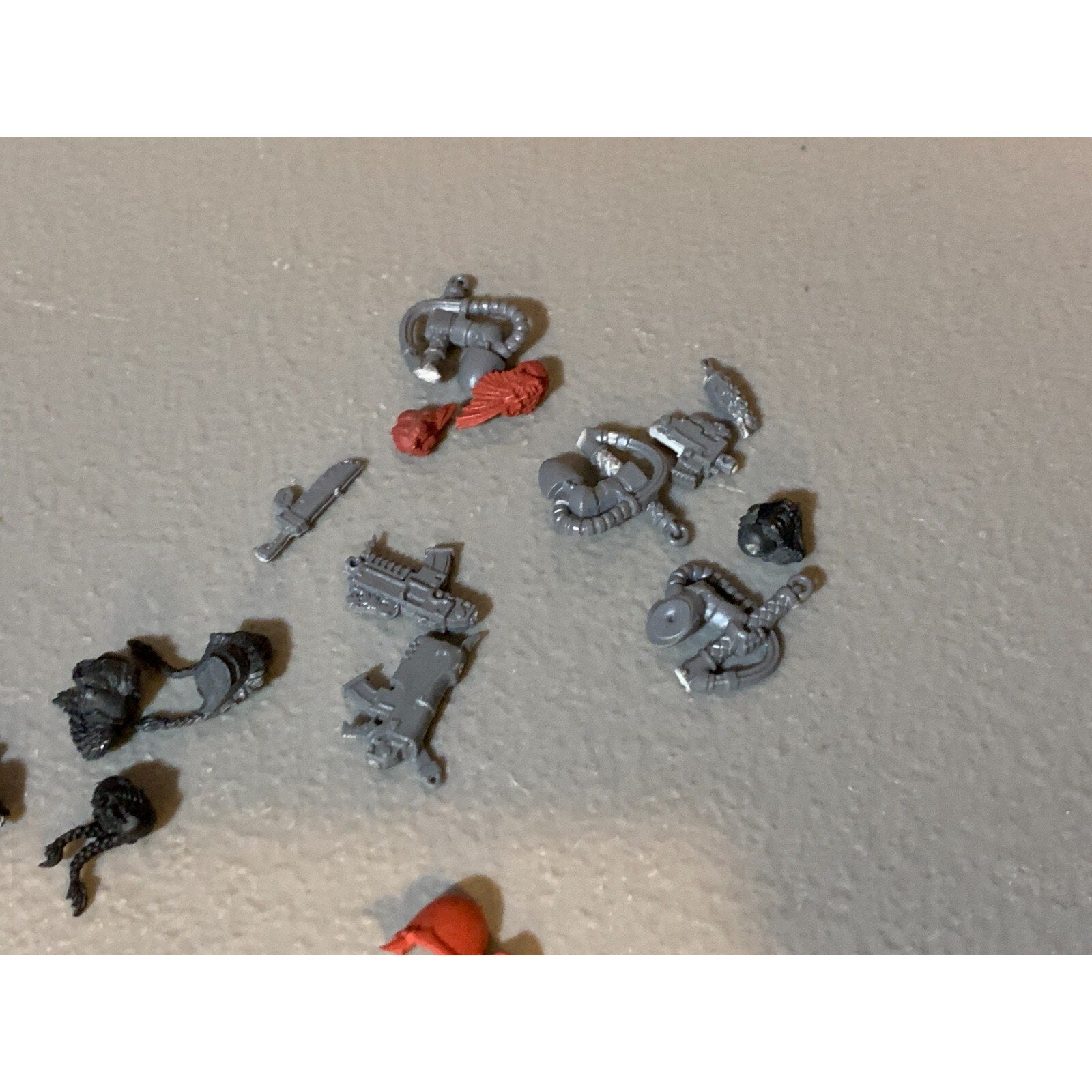 A22913 WARHAMMER 40K SPACE MARINES SPACE WOLVES BITS LOT WOLF TAILS HEADS