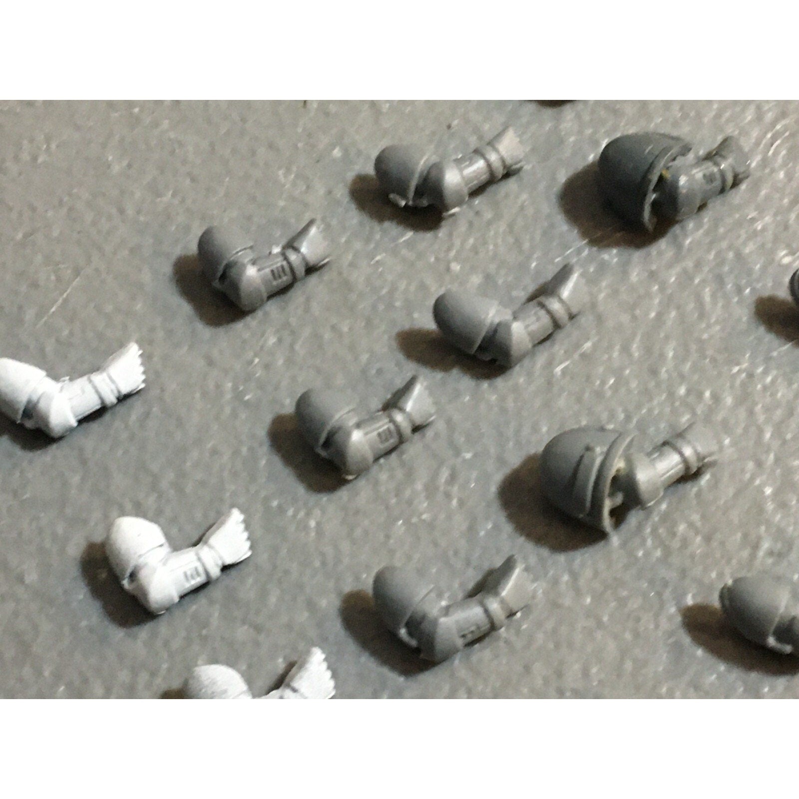 A22948 WARHAMMER 40K SPACE MARINES BITS LOT ARMS GAMES WORKSHOP GW