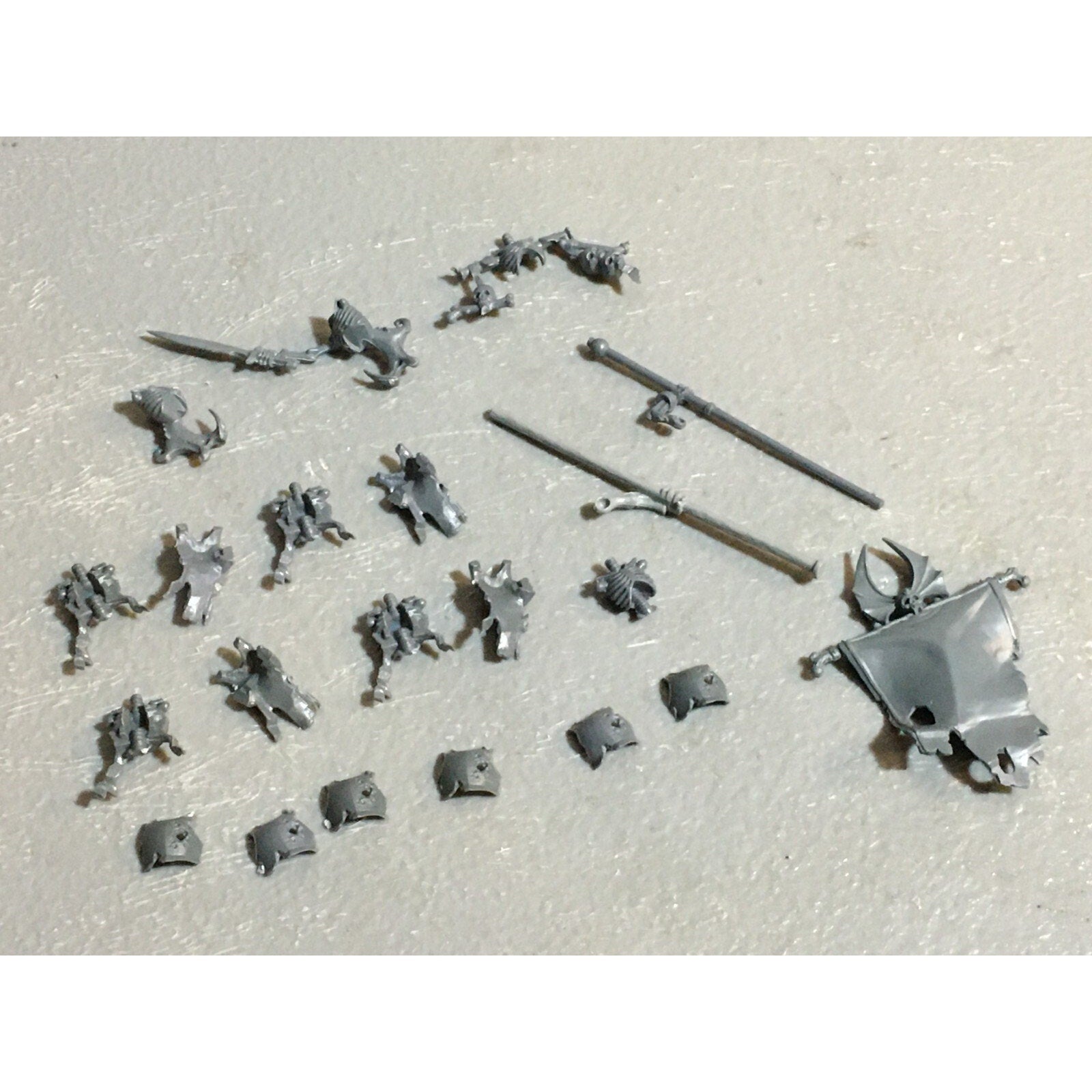 A23426 WARHAMMER FANTASY VAMPIRE COUNTS BITS LOT SKELETON WIGHT TORSO BANNER
