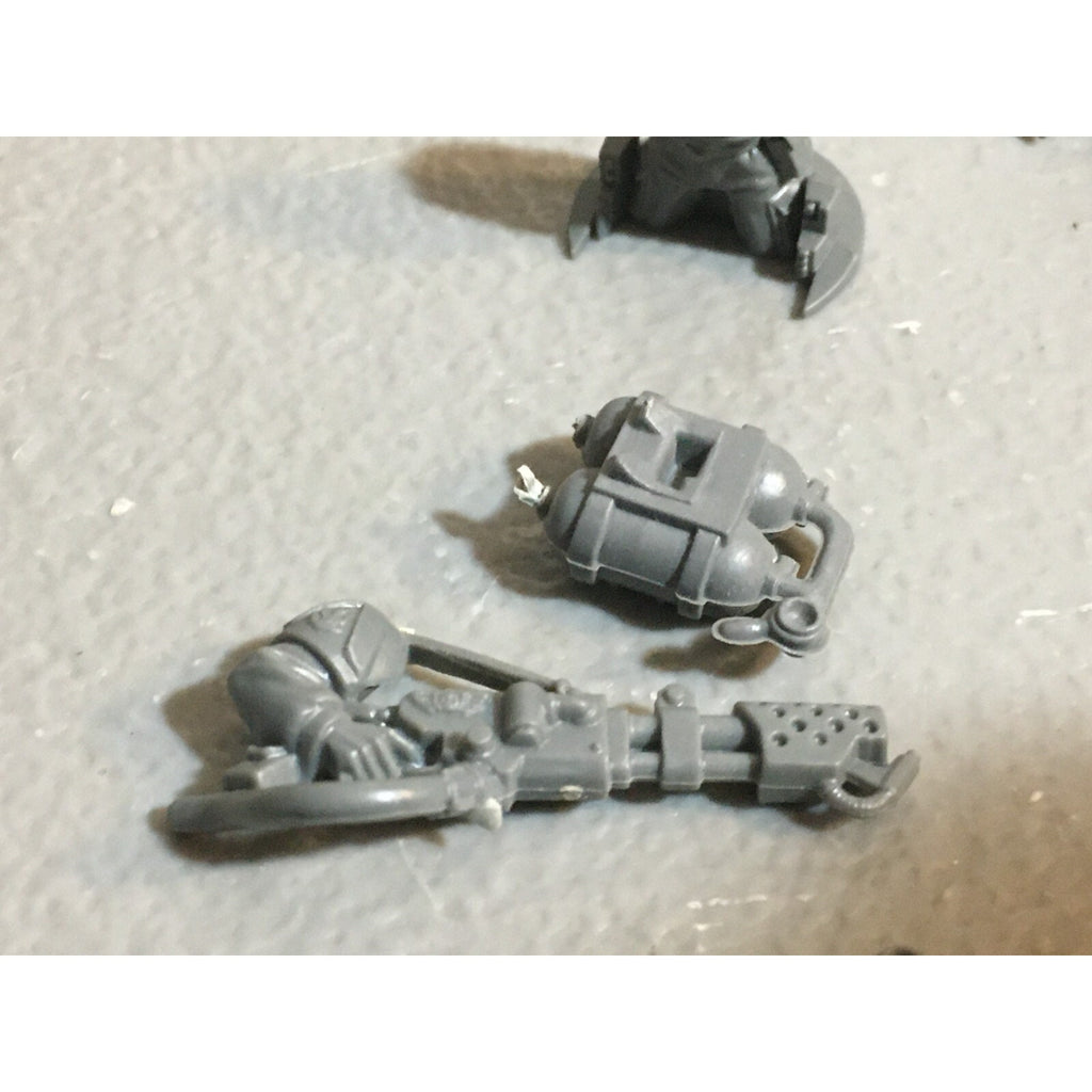 A17851 WARHAMMER 40K ASTRA IG GUARD TANK COMMANDER & SPECIAL WEAPONS BITS LOT