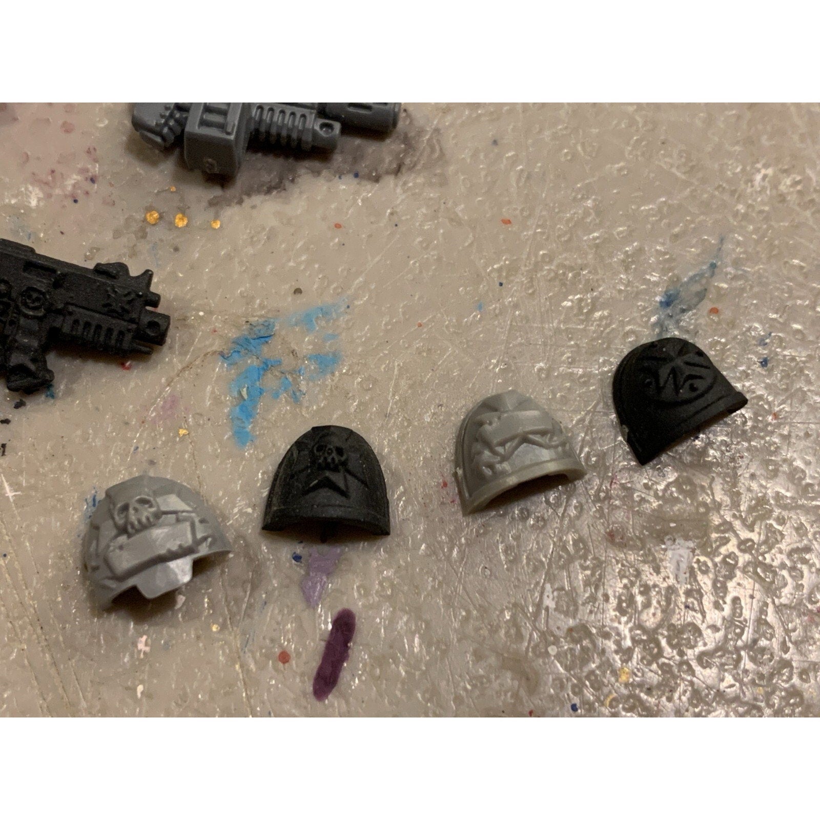 A23196 WARHAMMER 40K SPACE MARINES BLACK TEMPLARS INCOMPLETE BITS LOT ONE METAL