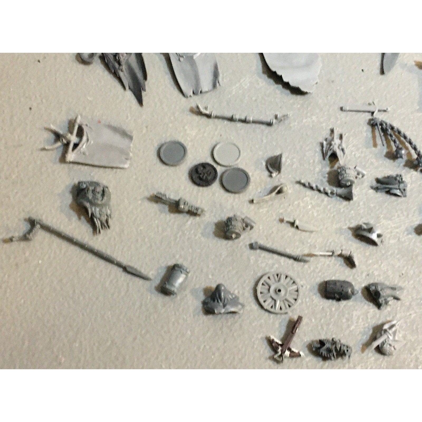 A29619 WARHAMMER FANTASY AOS MIXED BITS LOT BANNER SHIELD CLOAK GW
