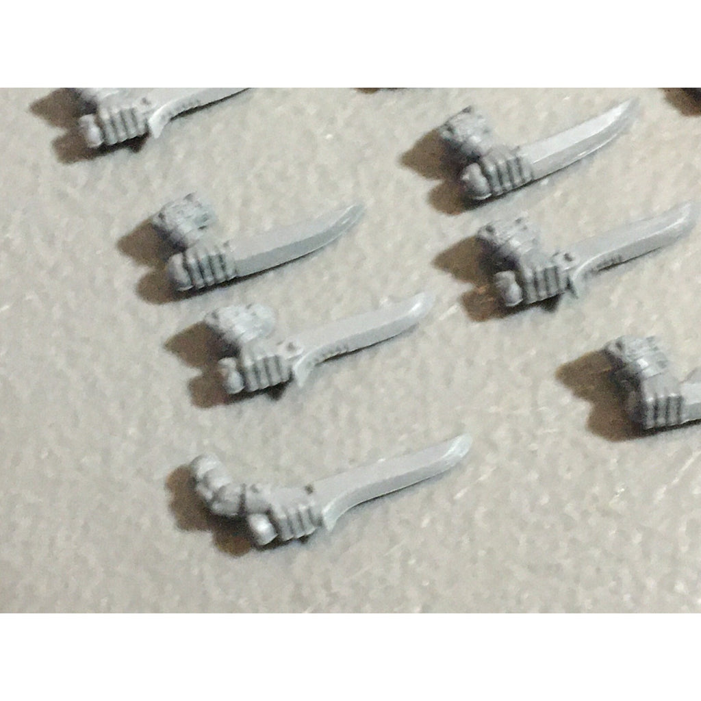 A22299 WARHAMMER FANTASY SKAVEN BITS LOT SWORD ARMS GAMES WORKSHOP GW