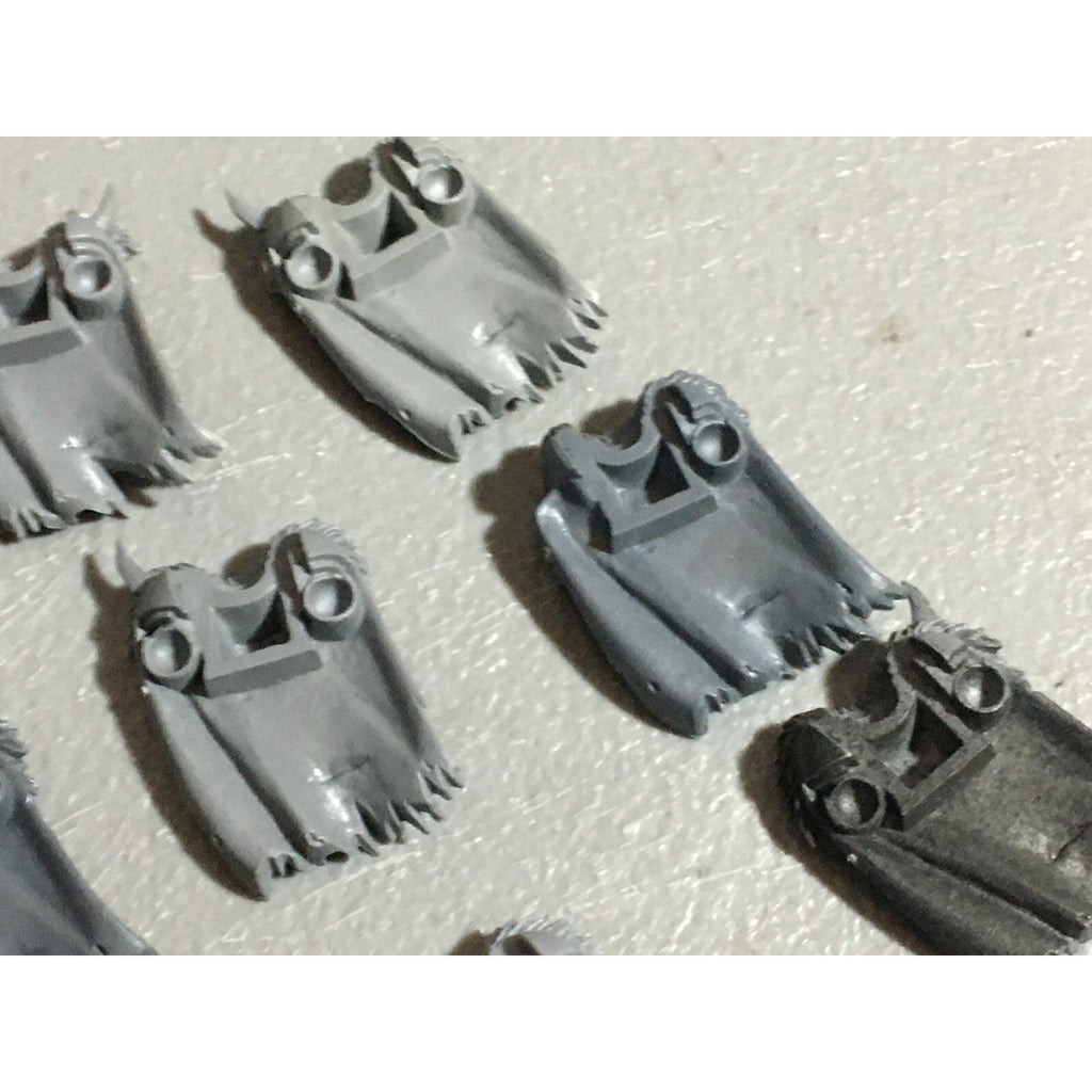 A22233 WARHAMMER FANTASY CHAOS MORTALS BITS LOT TORSO BACKS COMM GAMES WORKSHOP