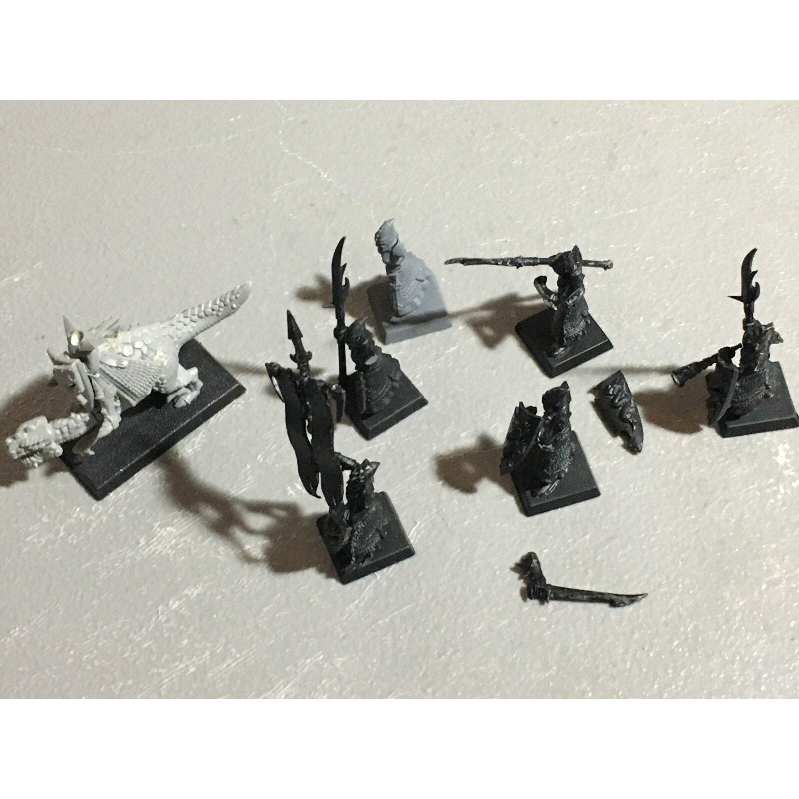 A22066 WARHAMMER FANTASY DARK ELVES INCOMPLETE SPEARMEN & COLD ONE GW