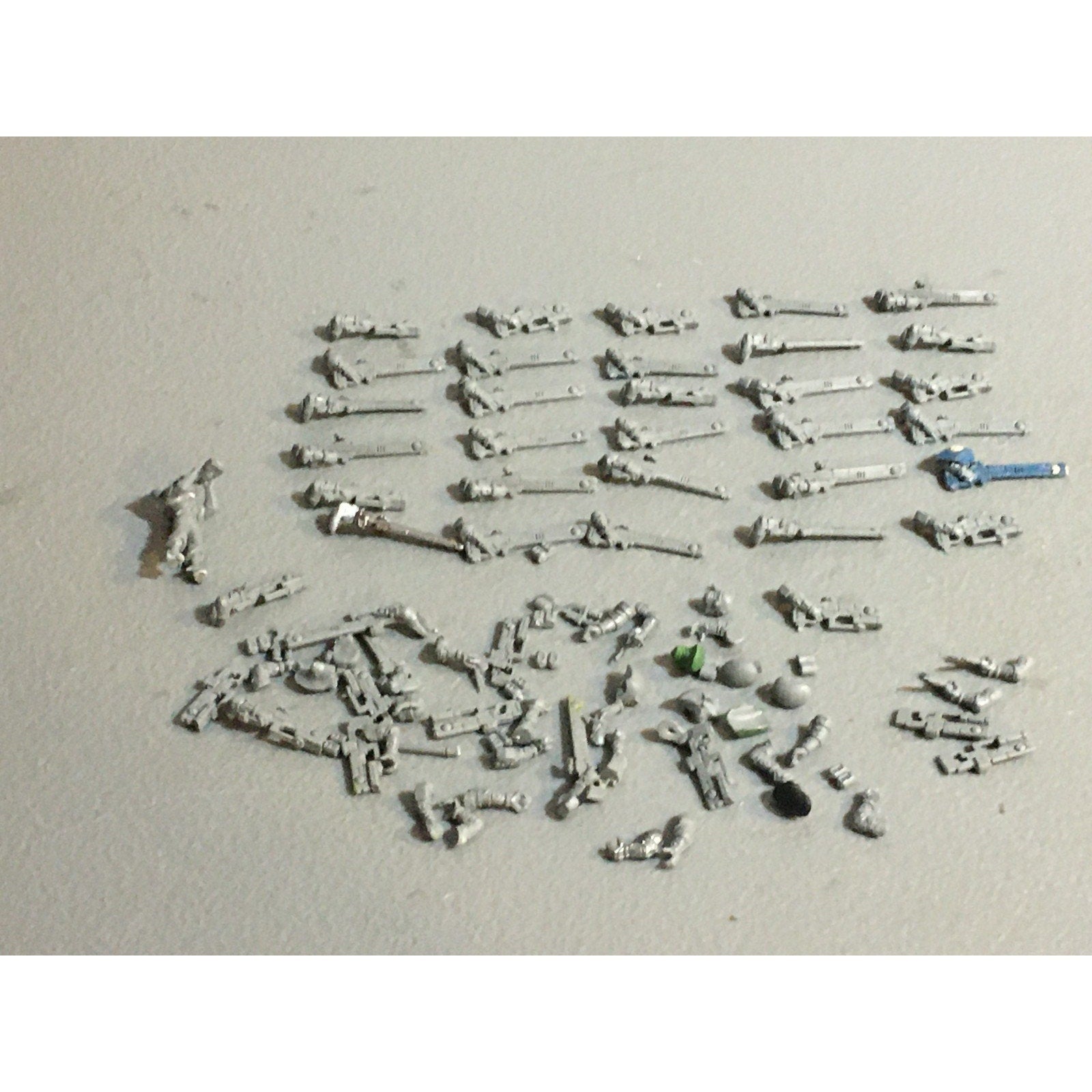 A33932 WARHAMMER 40K TAU EMPIRE FIRE WARRIORS BITS LOT GW GAMES WORKSHOP