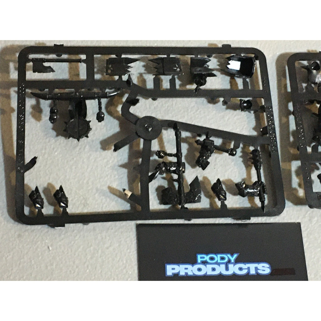 A33617 WARHAMMER FANTASY ORCS & GOBLINS BITS LOT ON SPRUE BLACK ORC GW