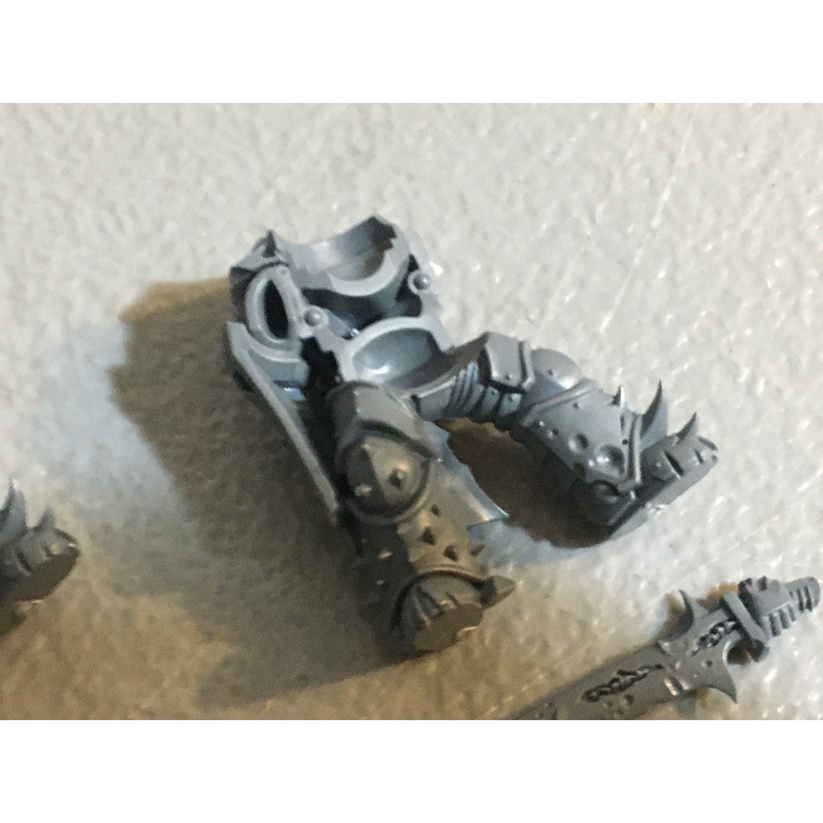 A31461 WARHAMMER 40K CHAOS DEATH GUARD BITS LOT BOLTER LEGS PLAGUE KNIFE GW