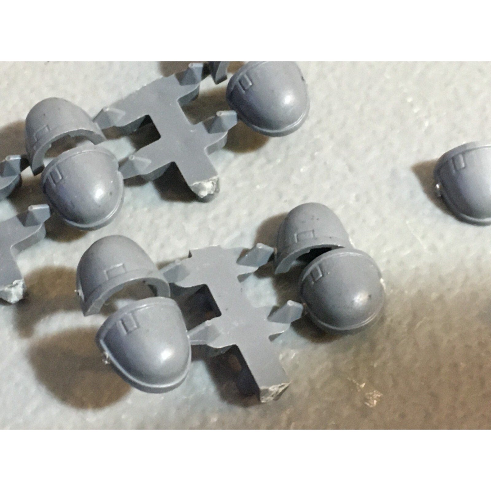 A22964 WARHAMMER 40K SPACE MARINES BITS LOT SHOULDER PADS GAMES WORKSHOP GW