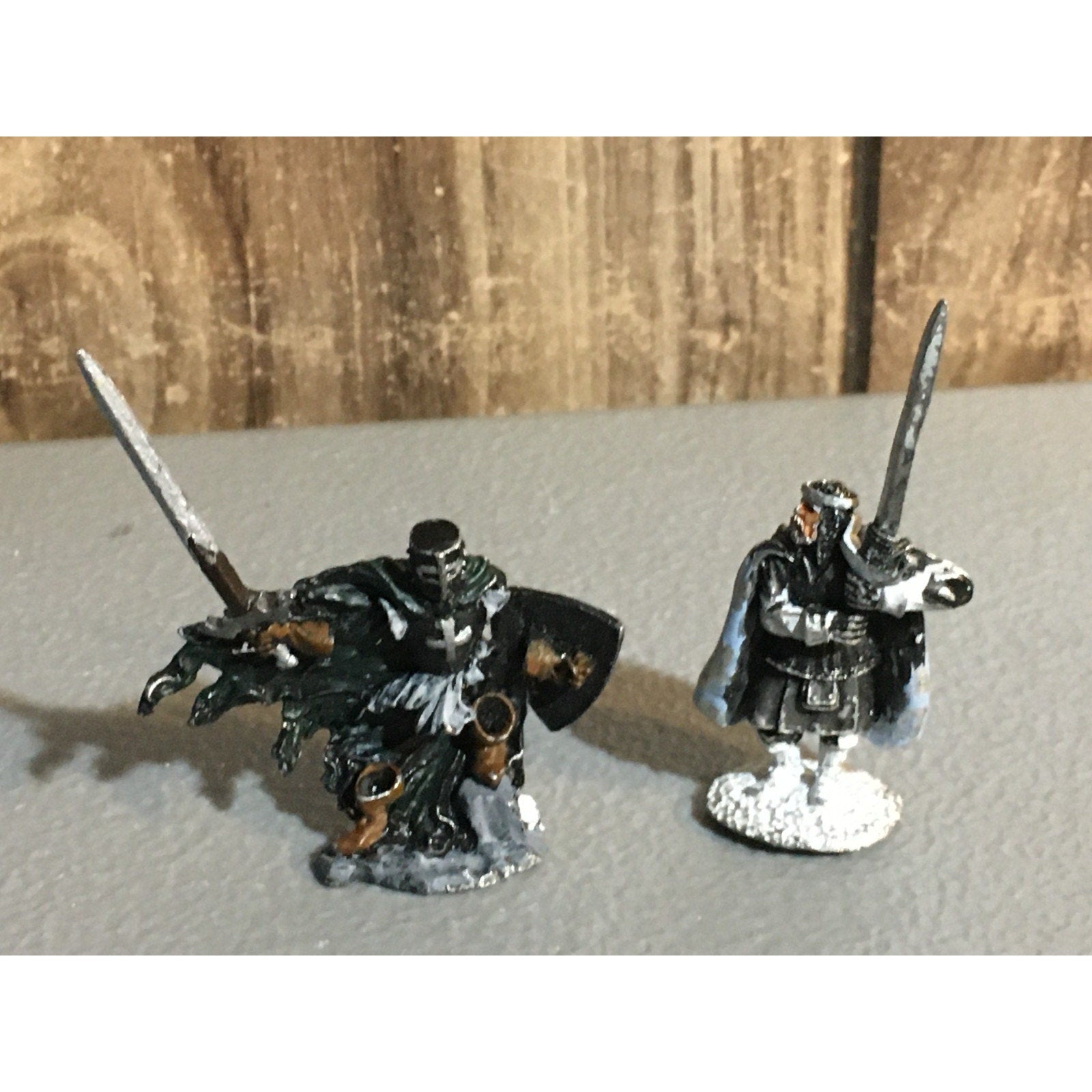 A24857 UNBRANDED METAL TABLETOP OLD OOP D&D FANTASY KNIGHTS SWORDSMEN MINIATURES