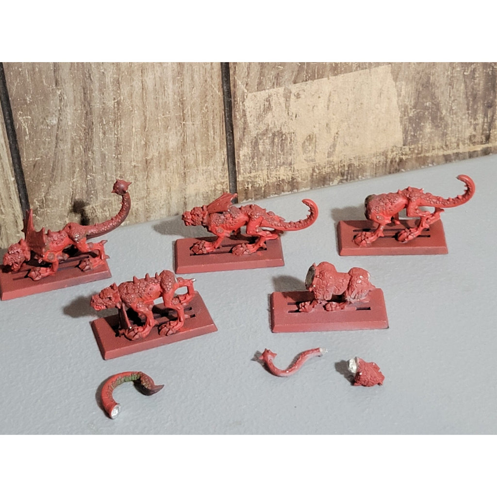 A18131 WARHAMMER 40K CHAOS DAEMONS METAL FLESH HOUNDS OF KHORNE MISS 1 HEAD