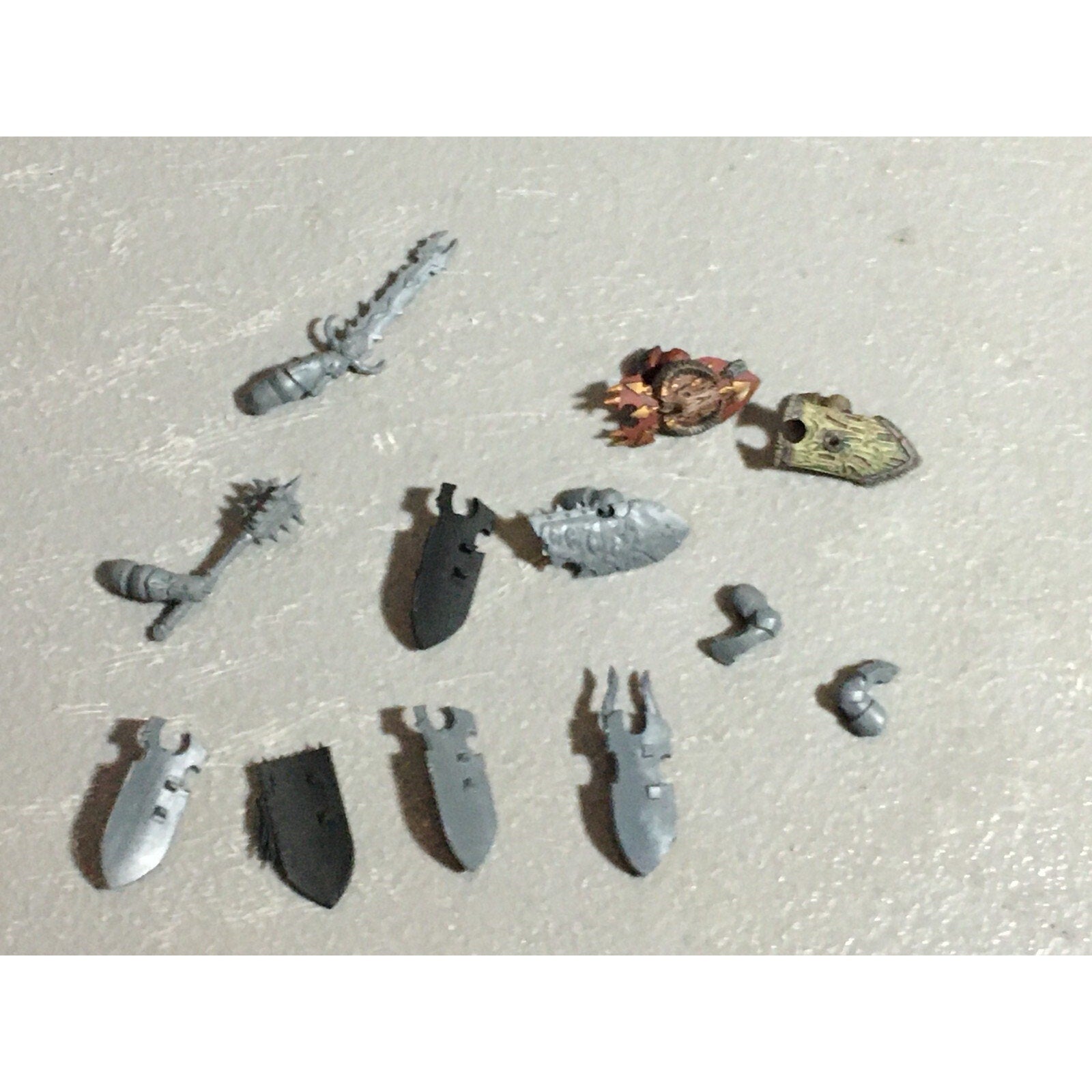 A22244 WARHAMMER FANTASY CHAOS MORTALS BITS LOT KNIGHTS SHIELDS GW