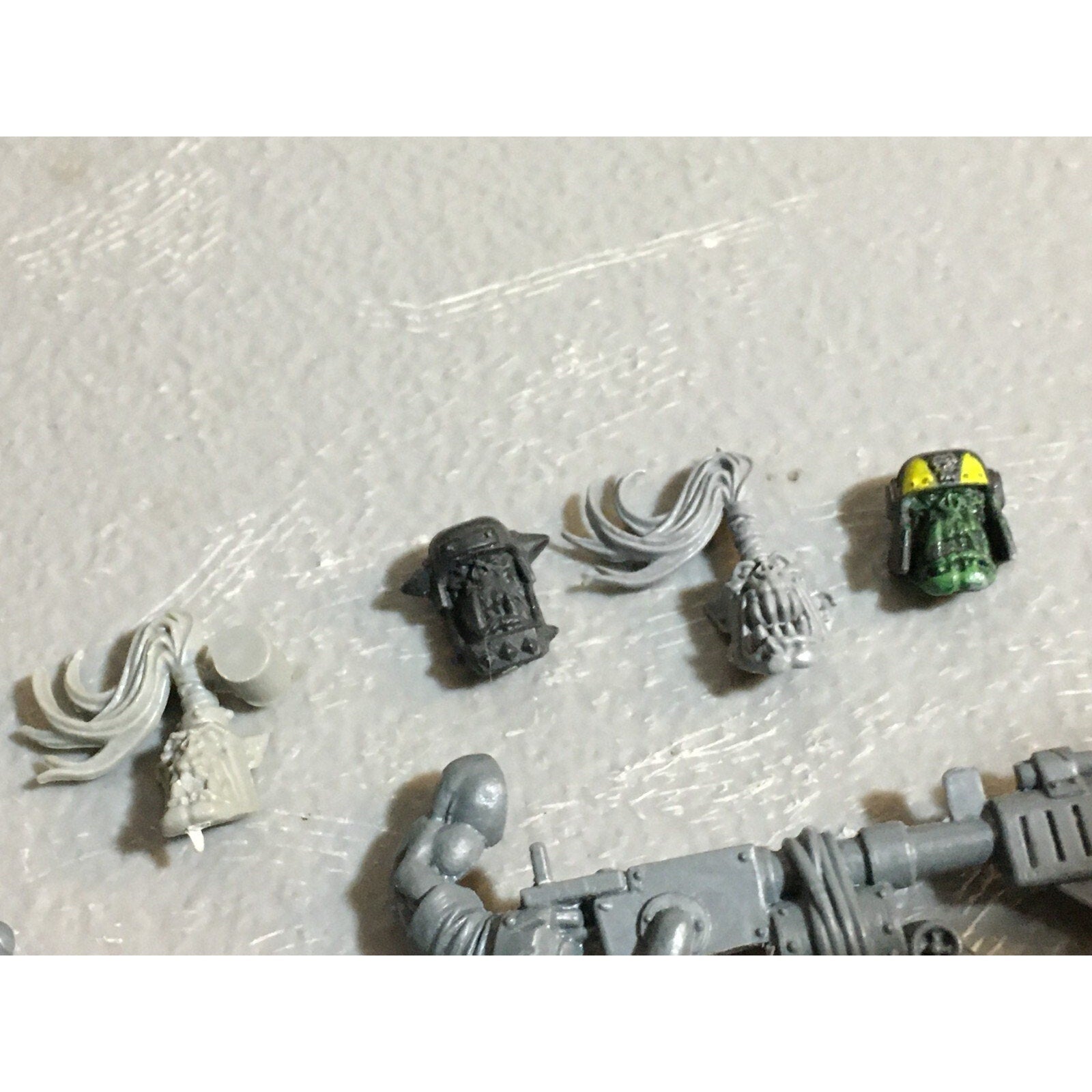 A23239 WARHAMMER 40K SPACE ORKS BITS LOT ARMS HEADS GAMES WORKSHOP GW