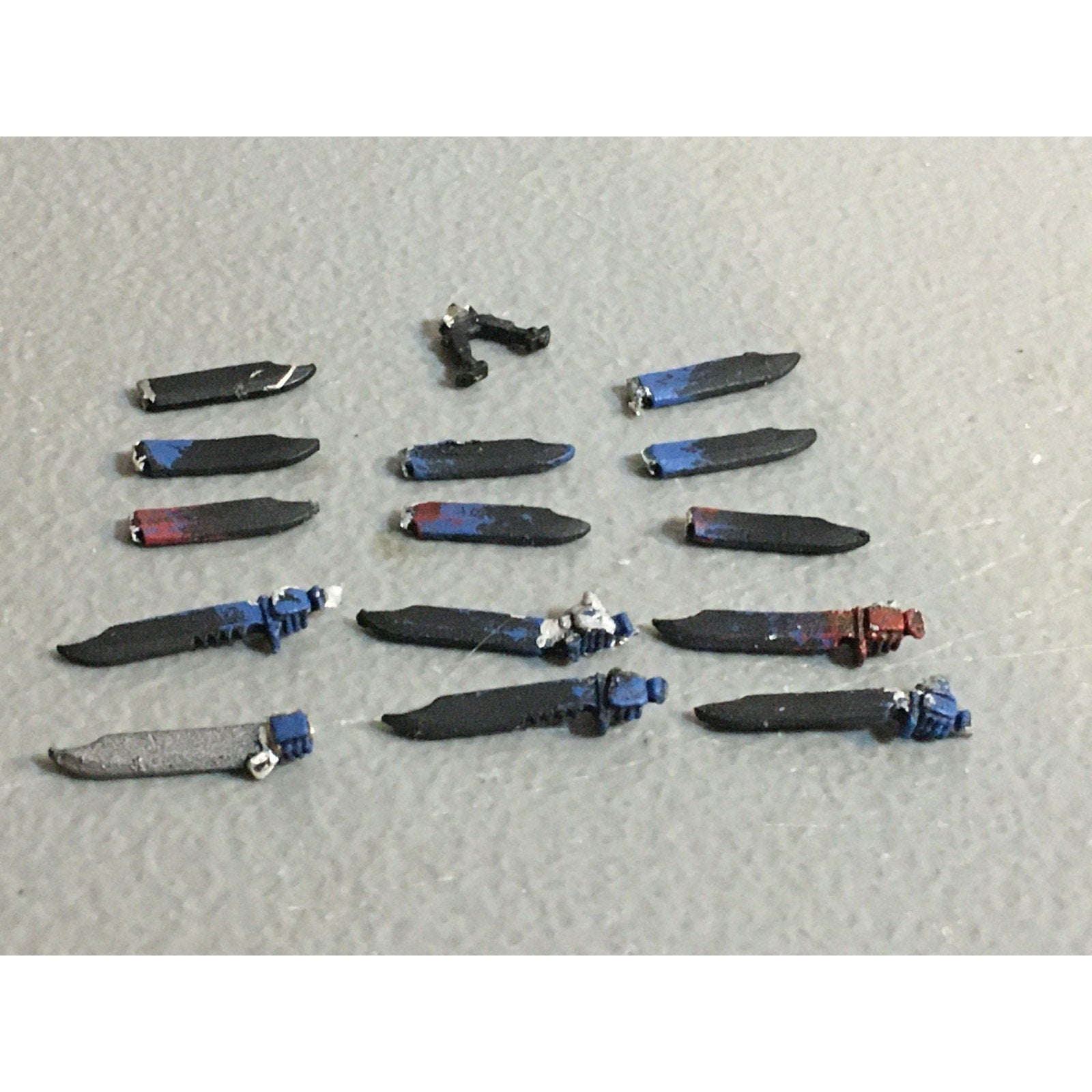 A33848 WARHAMMER 40K SPACE MARINES BITS LOT ALL METAL SCOUT KNIFE KNIVES GW