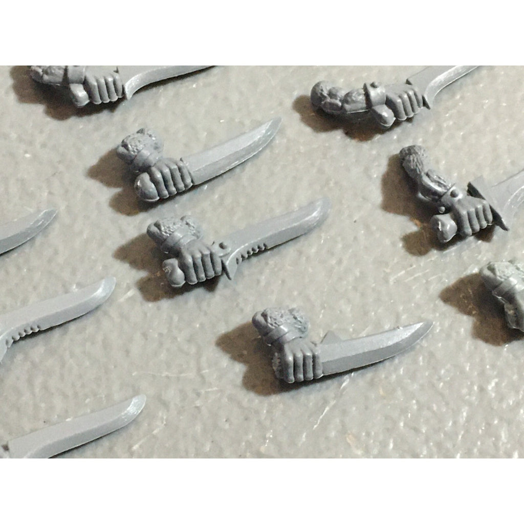 A22299 WARHAMMER FANTASY SKAVEN BITS LOT SWORD ARMS GAMES WORKSHOP GW