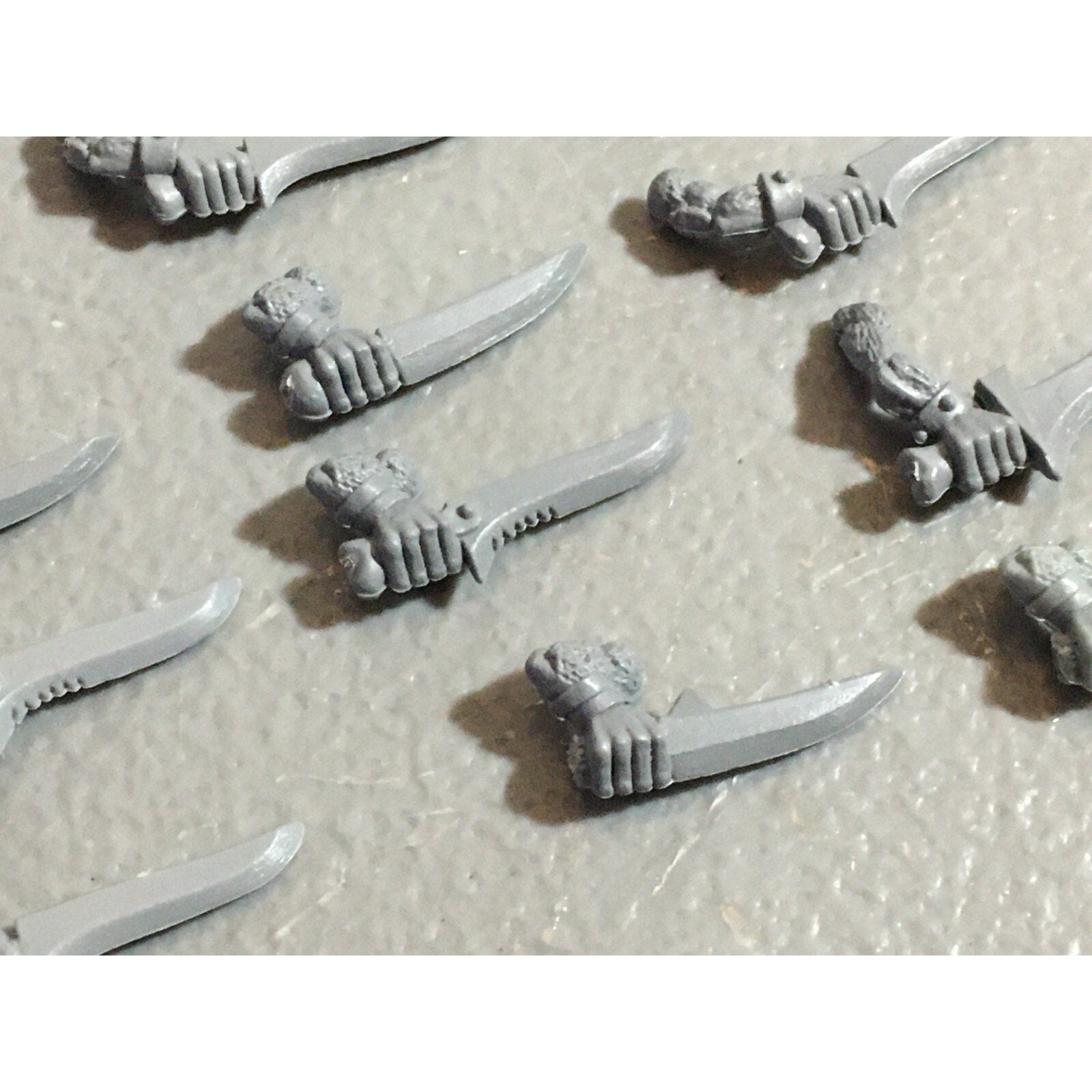 A22299 WARHAMMER FANTASY SKAVEN BITS LOT SWORD ARMS GAMES WORKSHOP GW