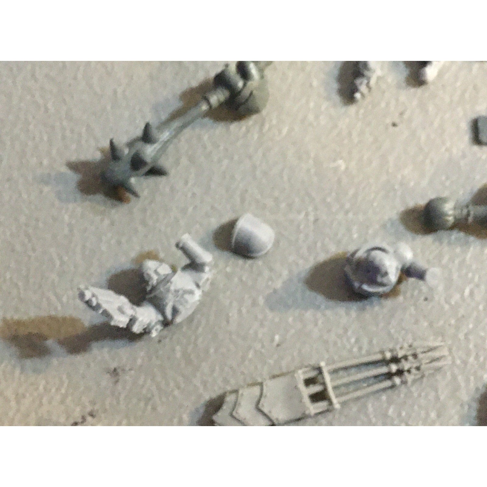 A32587 UNKNOWN PLASTIC MINIATURES BITS LOT SPACE SOLDIER MECH FEET ELF HEADS